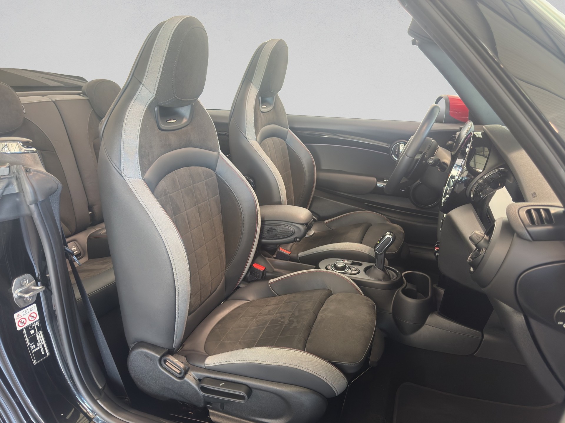 MINI Cooper John Cooper Works Cabriolet Steptronic-image-15