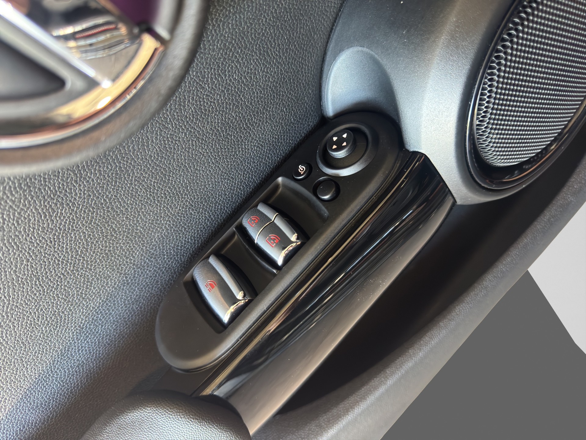 MINI Cooper John Cooper Works Cabriolet Steptronic-image-8