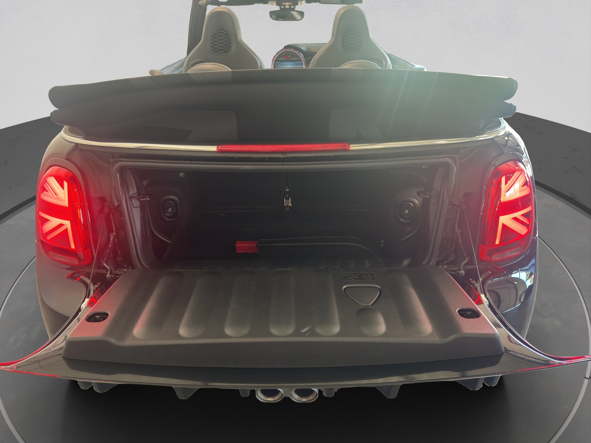 MINI Cooper John Cooper Works Cabriolet Steptronic-image-16