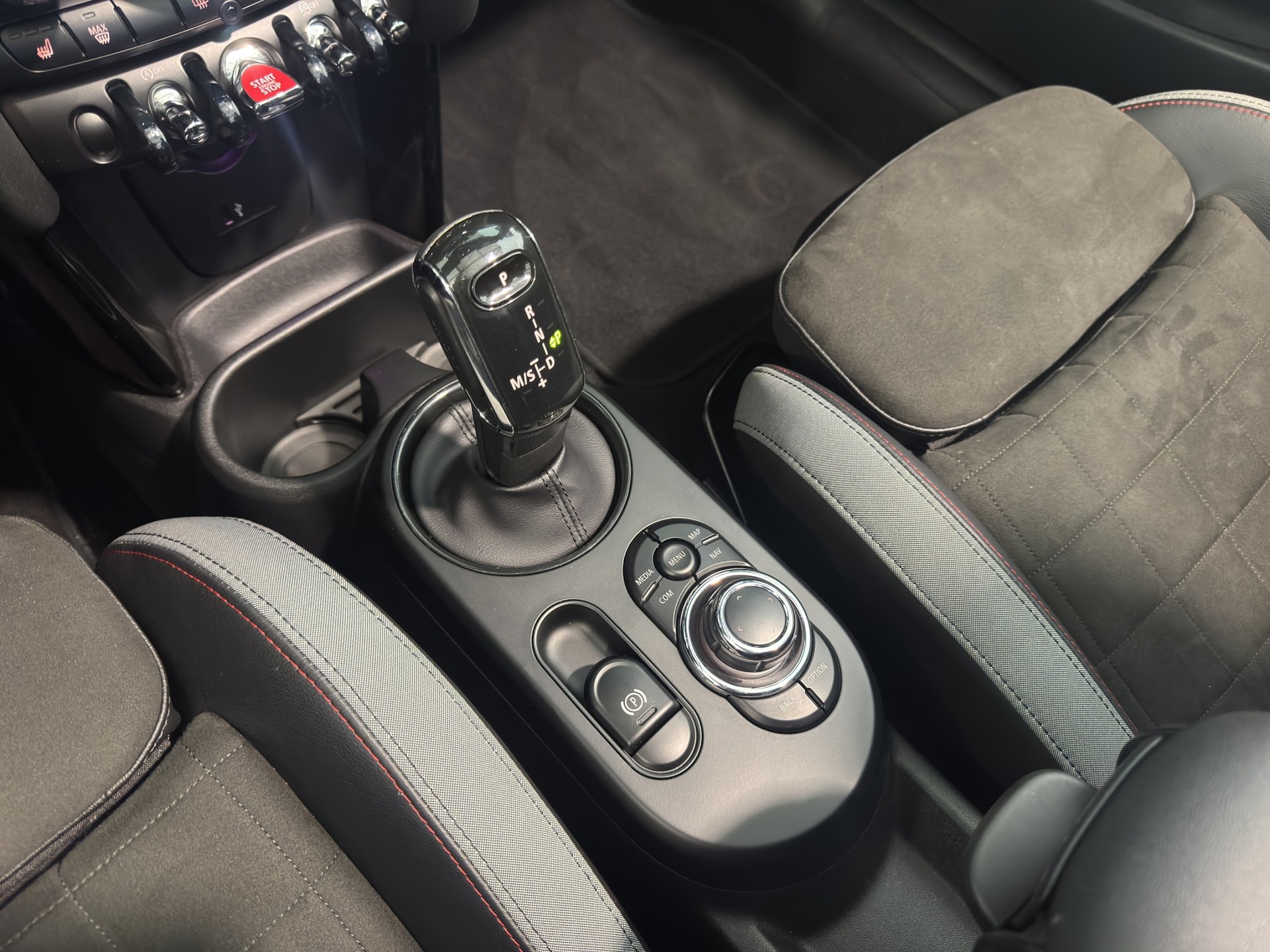MINI Cooper John Cooper Works Cabriolet Steptronic-image-13