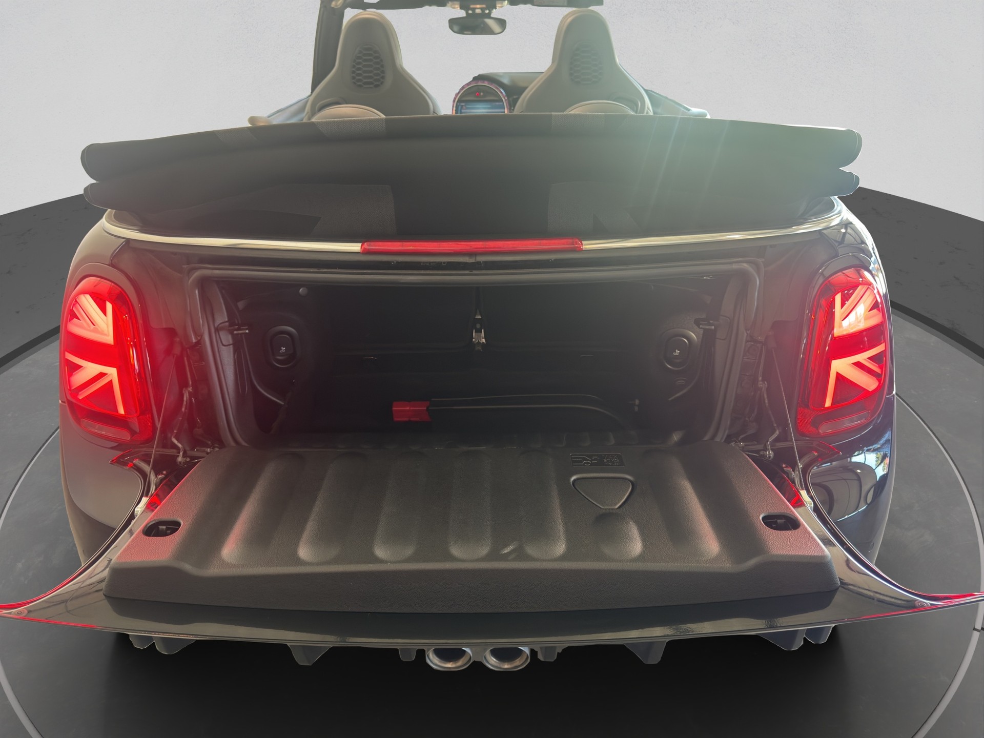 MINI Cooper John Cooper Works Cabriolet Steptronic-image-16