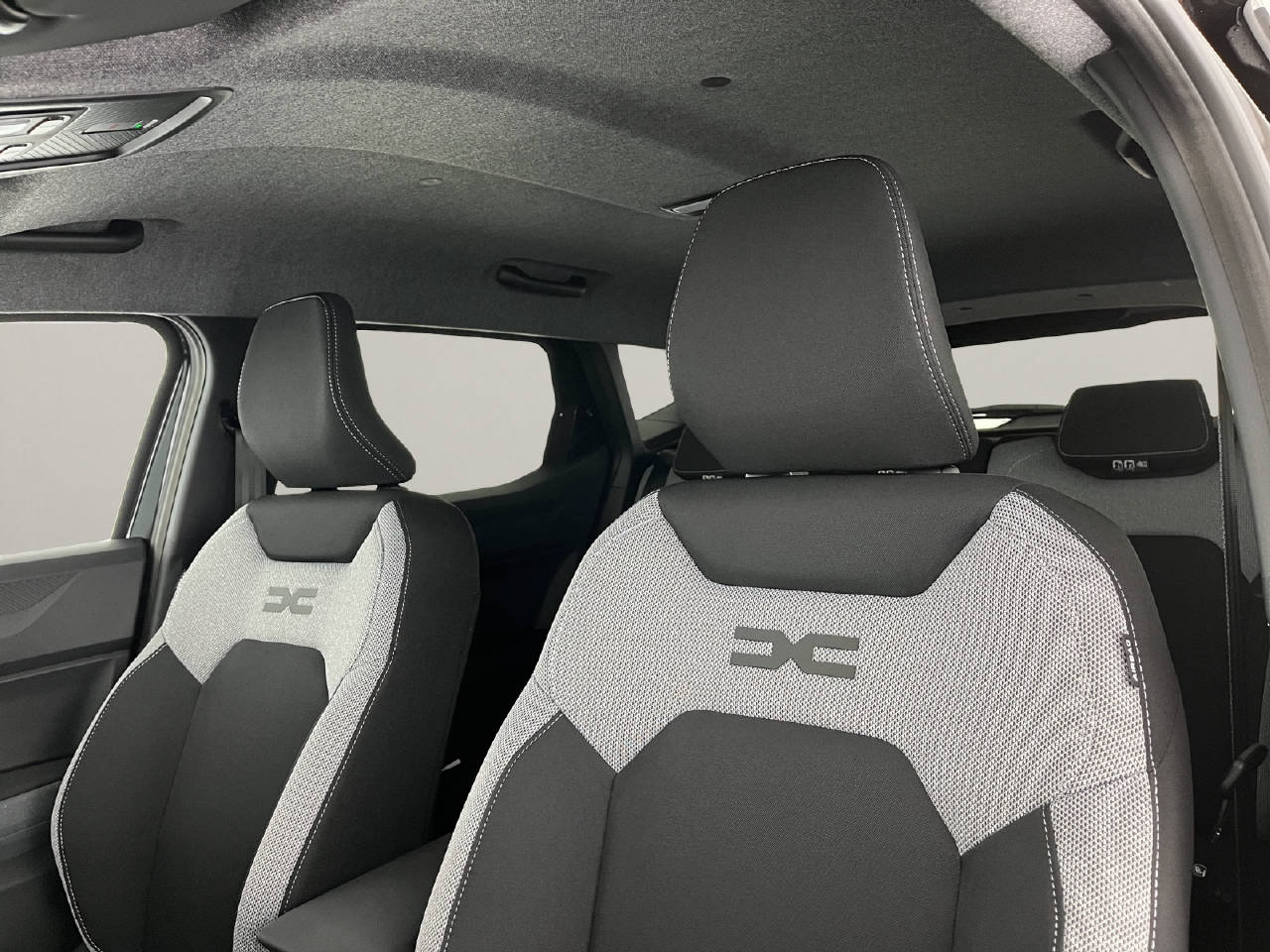 DACIA Duster 1.2 Hybrid Journey 4WD-image-14