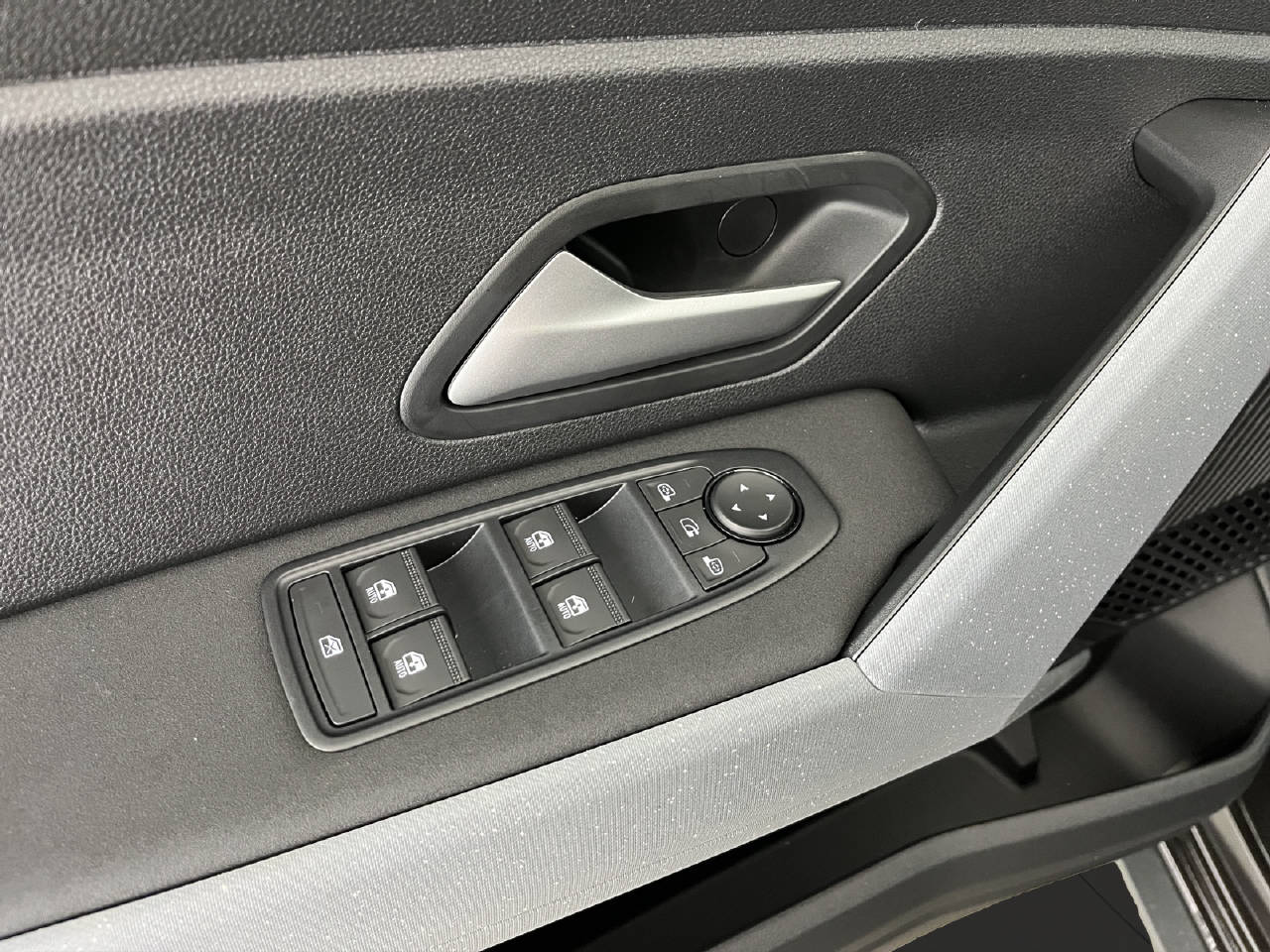 DACIA Duster 1.2 Hybrid Journey 4WD-image-13