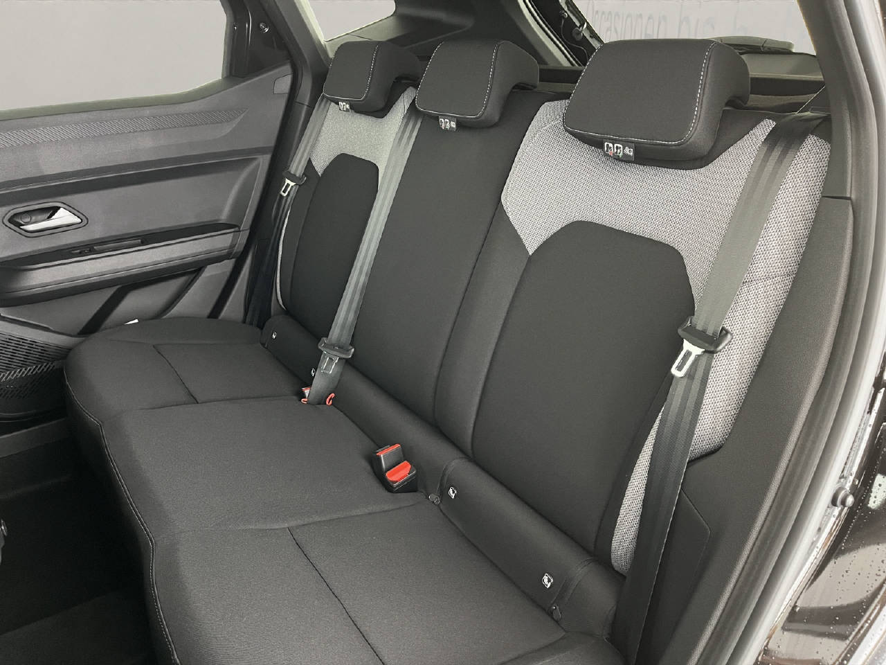 DACIA Duster 1.2 Hybrid Journey 4WD-image-16