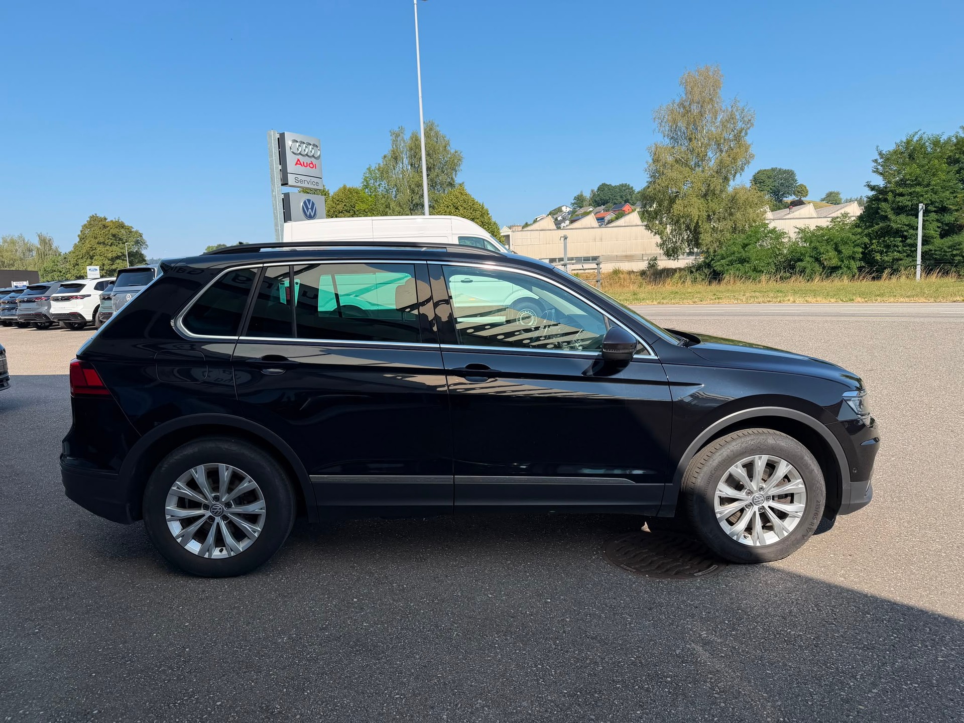 VW Tiguan 2.0TSI Comfortline 4Motion DSG-image-5