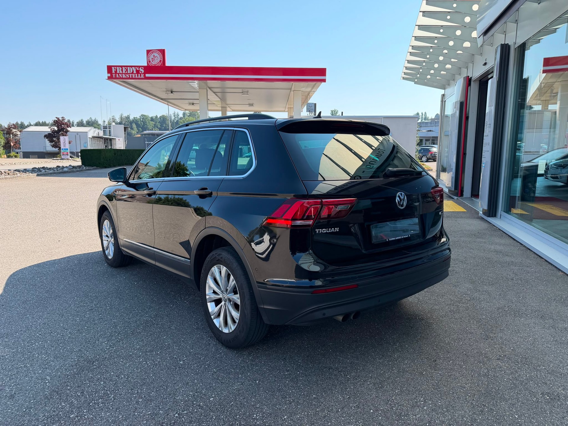 VW Tiguan 2.0TSI Comfortline 4Motion DSG-image-2
