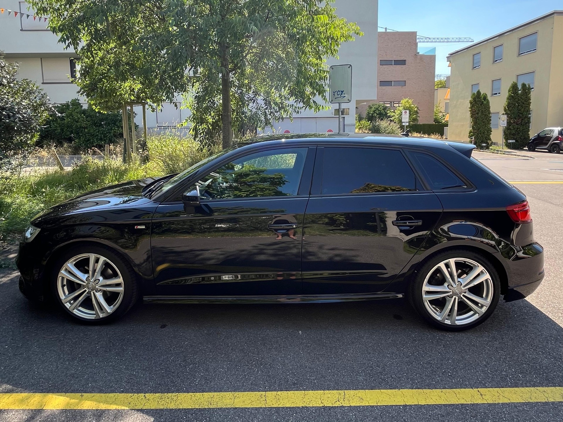 AUDI A3 Sportback 1.5TFSI S-tronic Sport-image-1