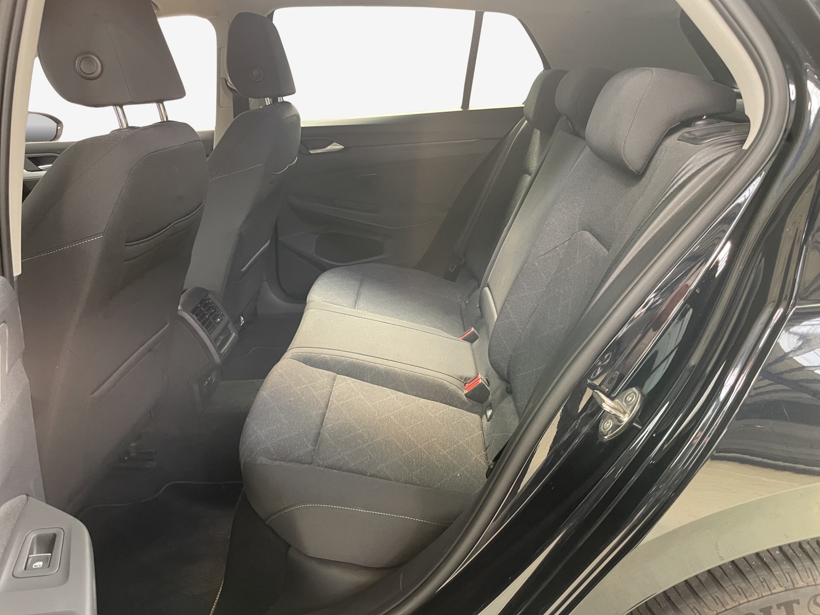 VW Golf 1.5 TSI ACT Life-image-11