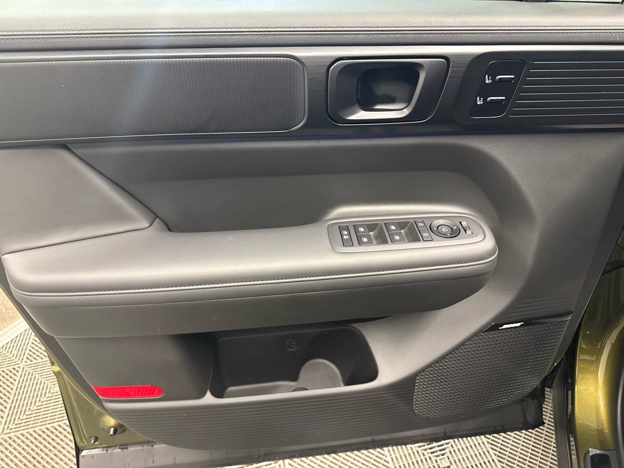 HYUNDAI Santa Fe 1.6 T-GDi PHEV Calligraphy 4WD Automatic-image-4