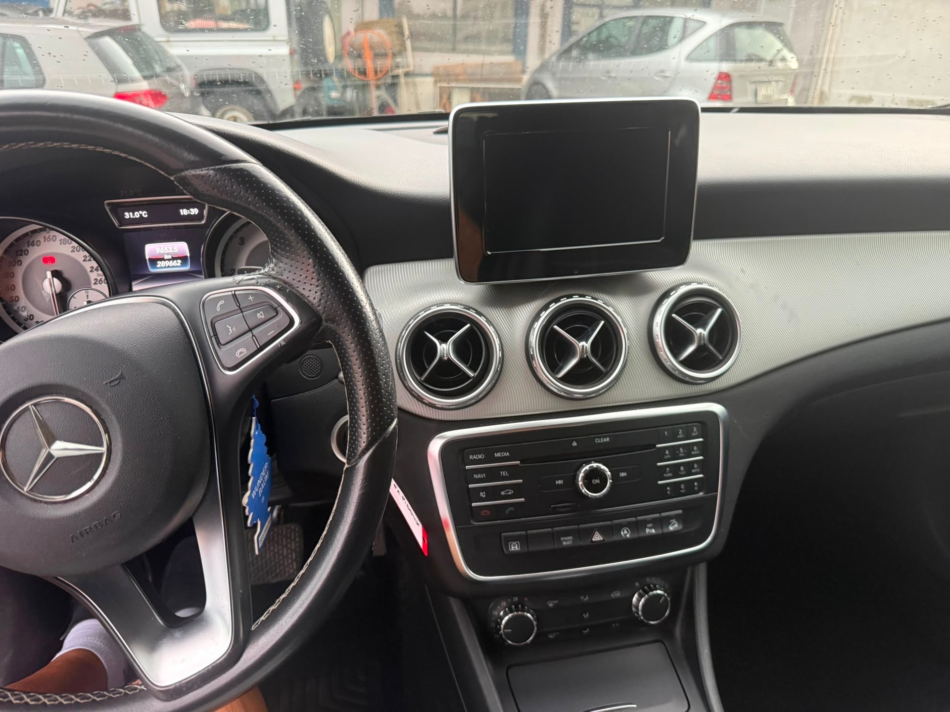MERCEDES-BENZ GLA 200 CDI AMG Line 4Matic 7G-DCT-image-4