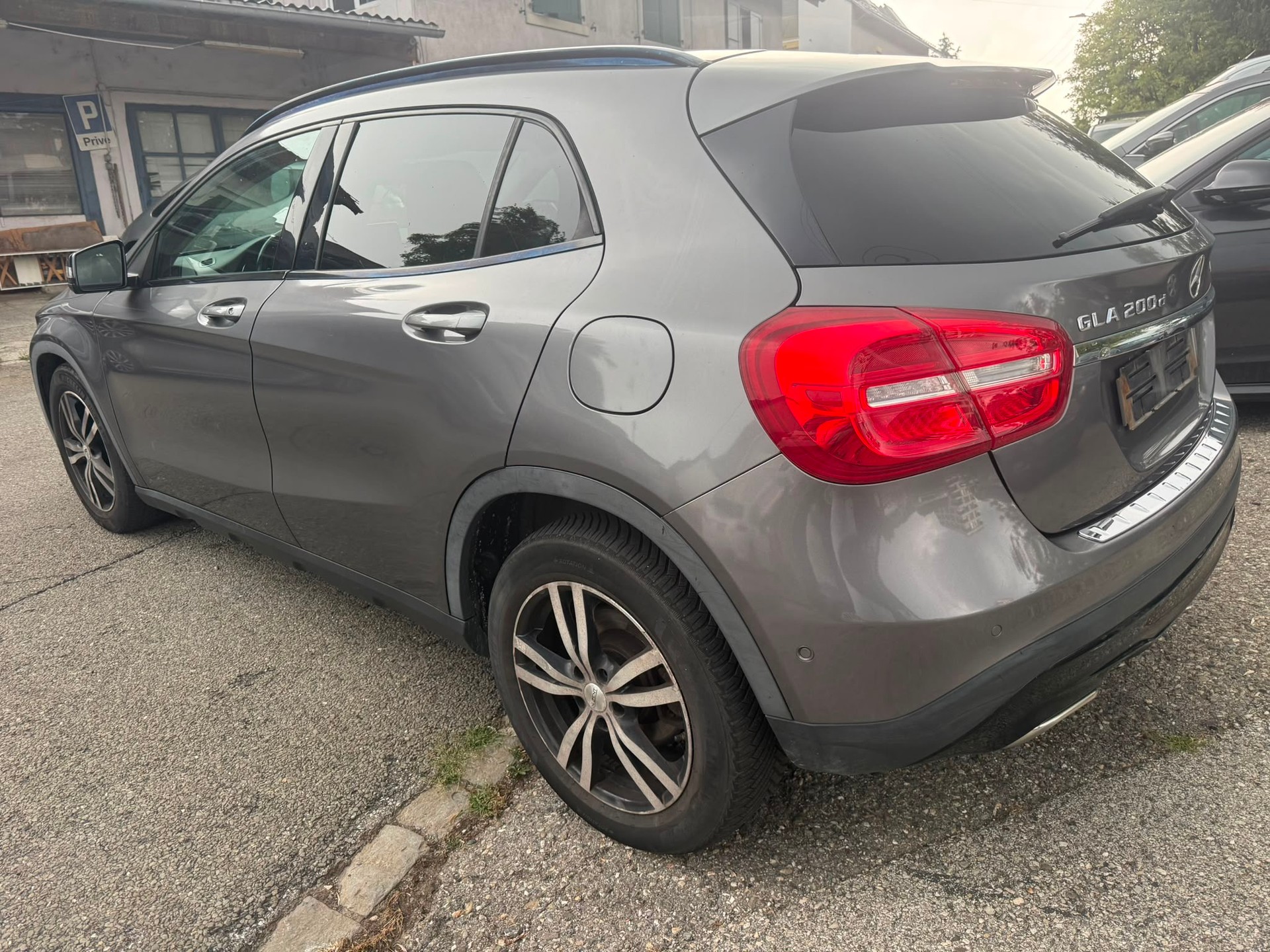 MERCEDES-BENZ GLA 200 CDI AMG Line 4Matic 7G-DCT-image-2