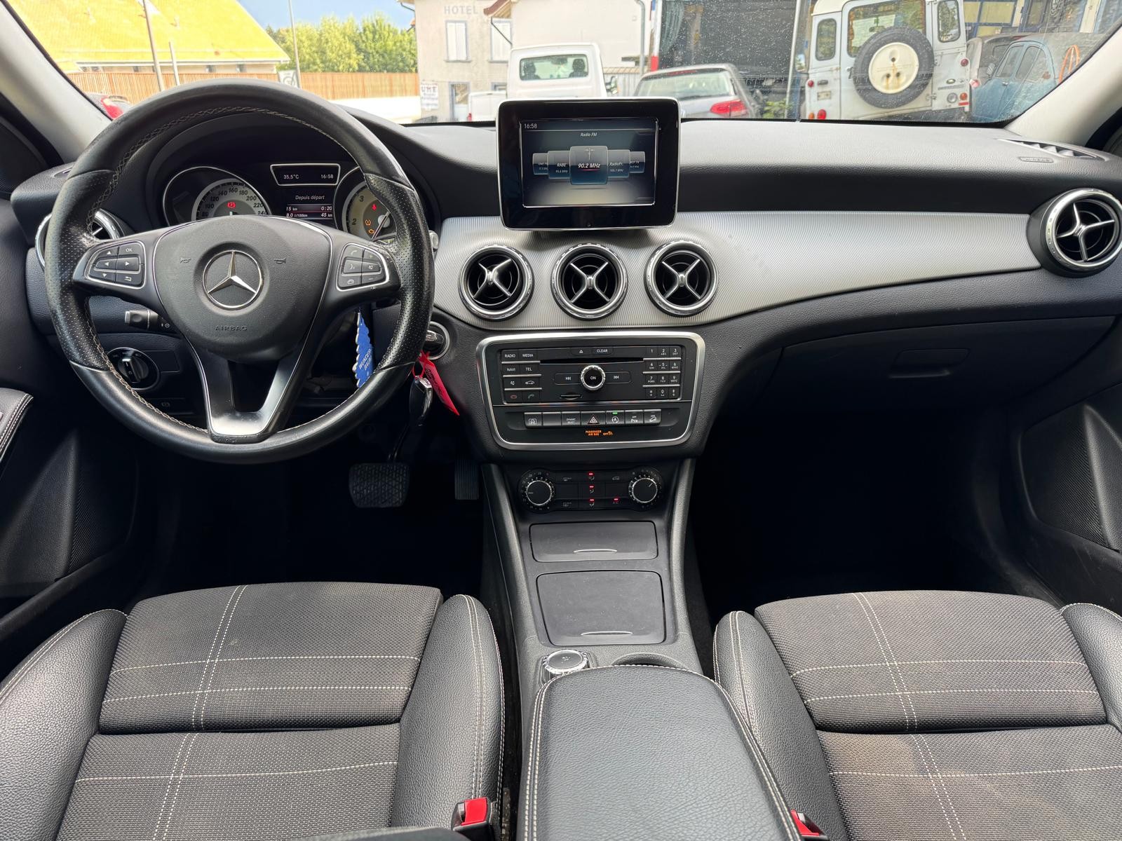 MERCEDES-BENZ GLA 200 CDI AMG Line 4Matic 7G-DCT-image-5