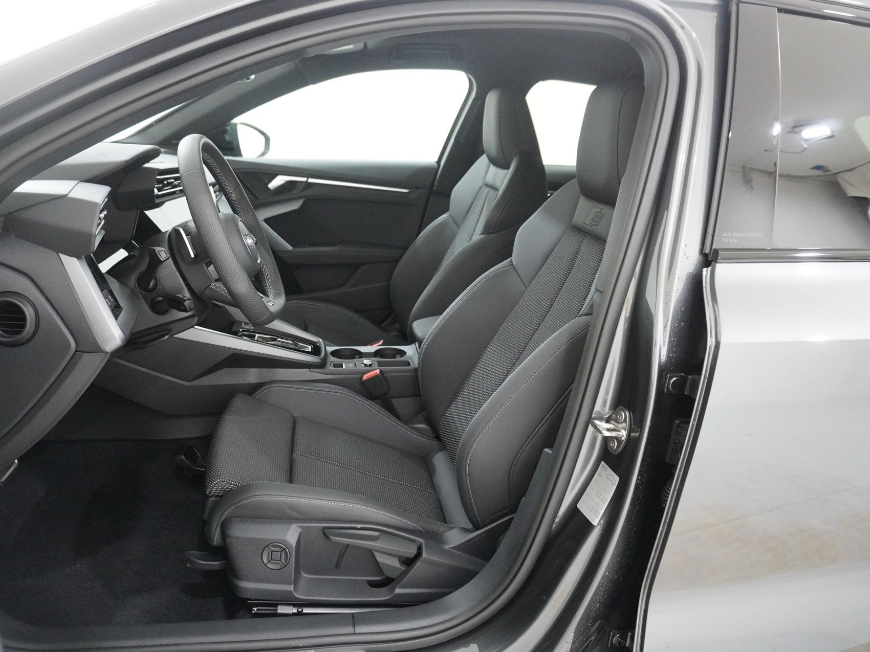 AUDI A3 Sportback 1.5 45 TFSI Plug-in-Hybrid S Line S-Tronic-image-12