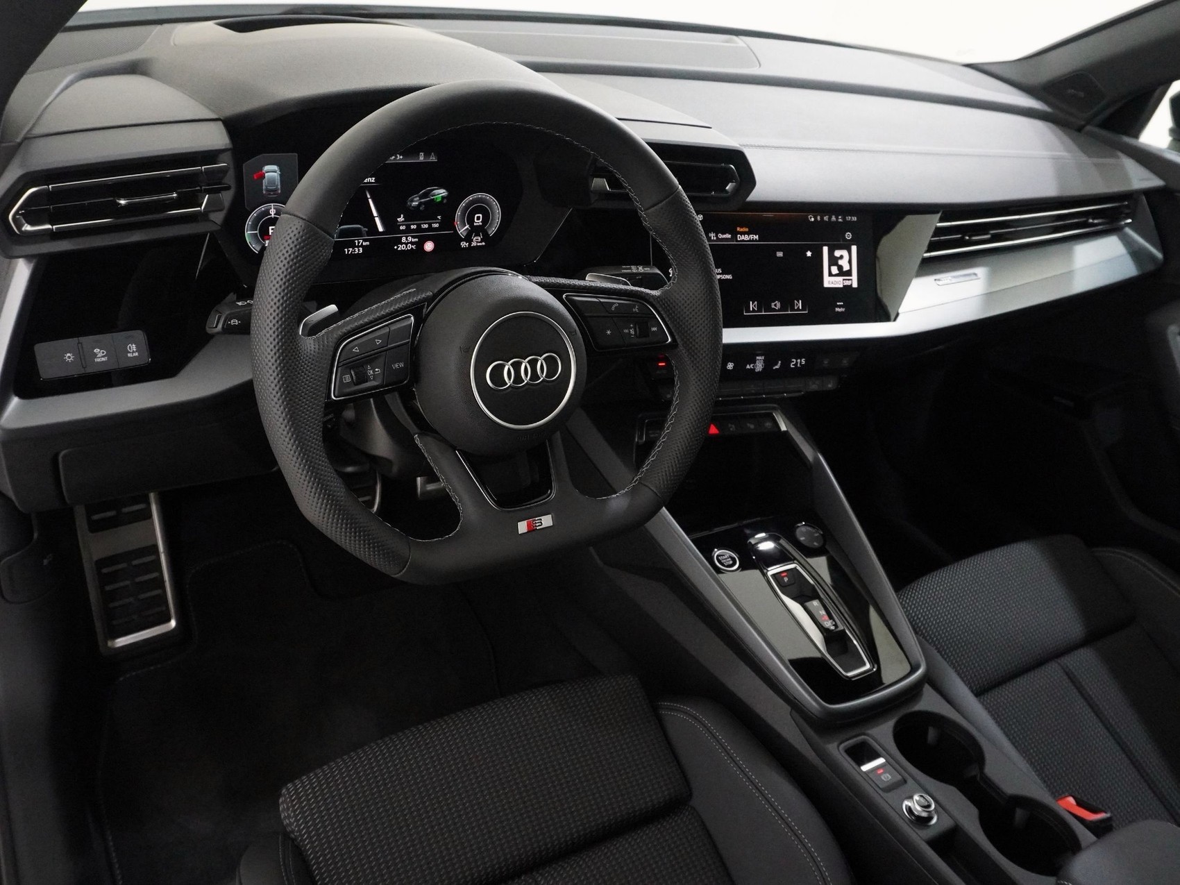 AUDI A3 Sportback 1.5 45 TFSI Plug-in-Hybrid S Line S-Tronic-image-10