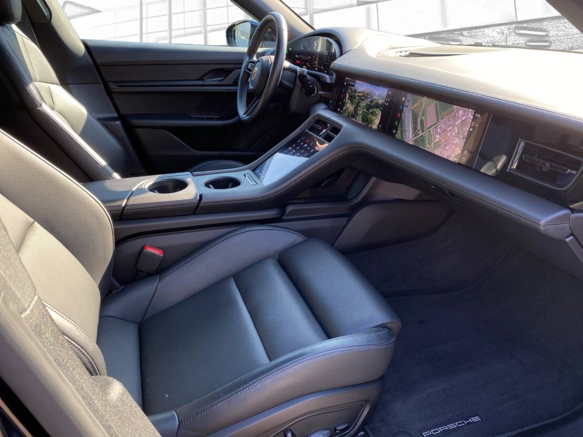 PORSCHE Taycan 4S-image-11