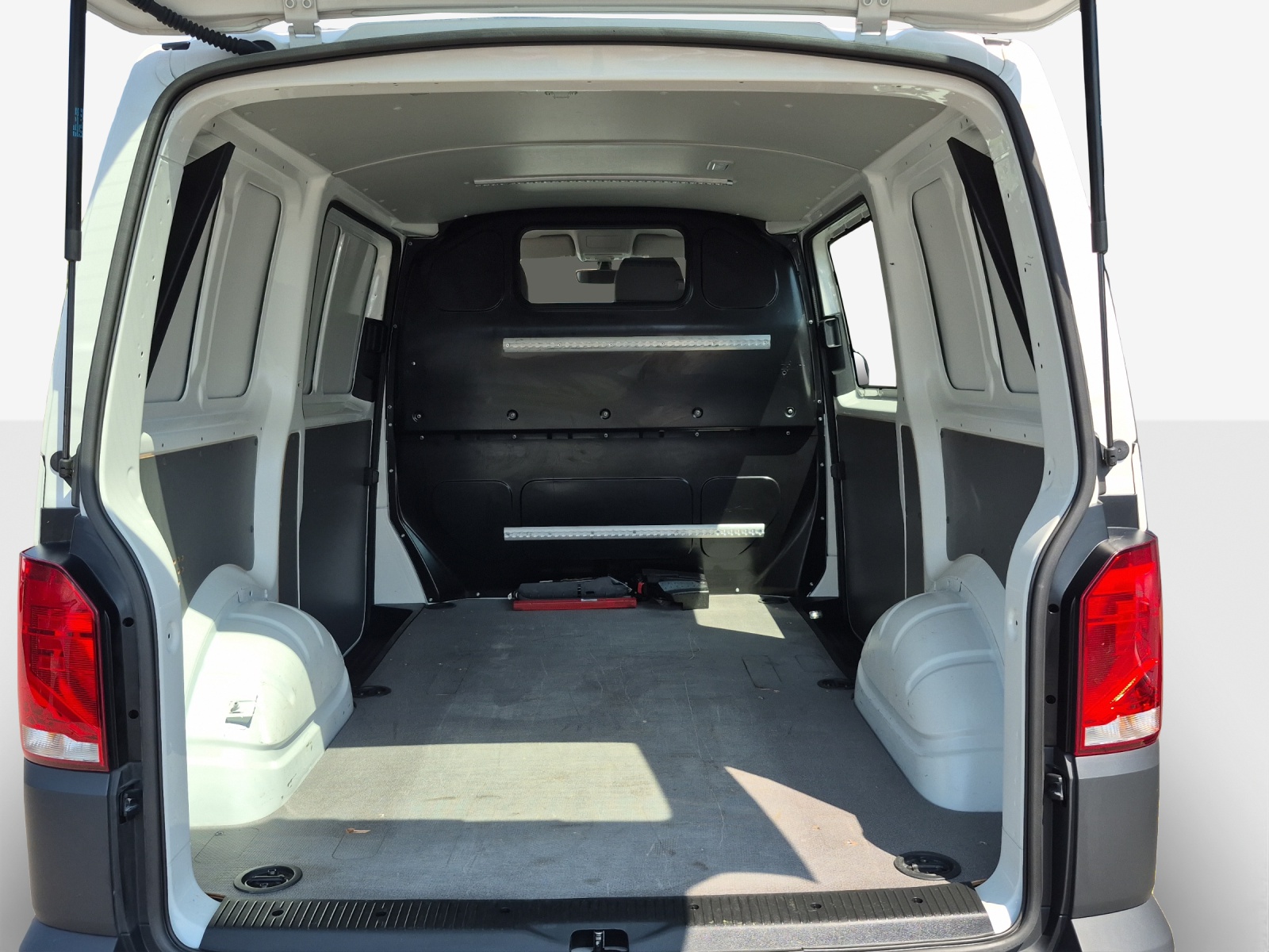 VW T6.1 2.0 TDI 4Motion-image-12
