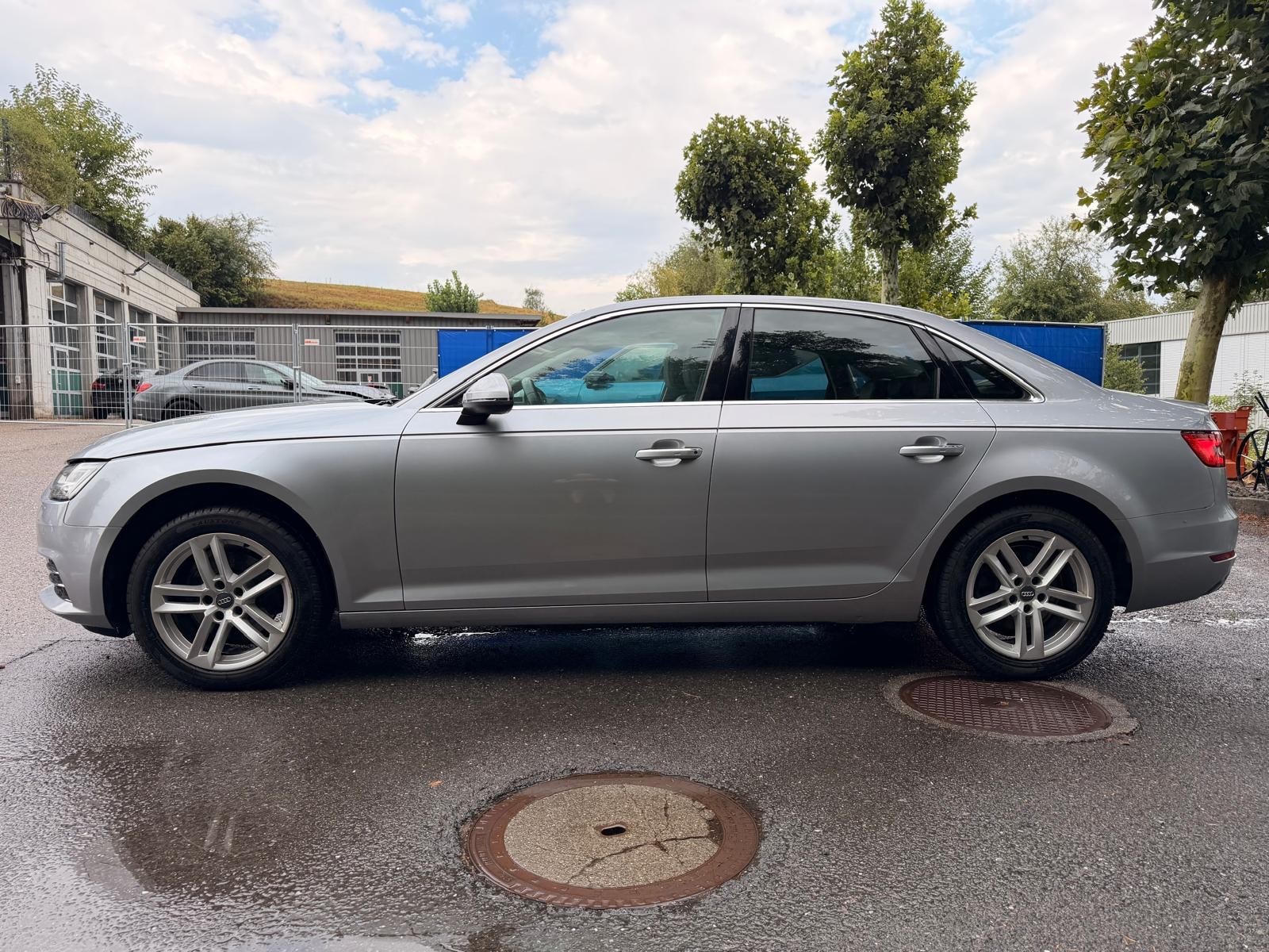 AUDI A4 Limousine 2.0 TFSI Design-image-2