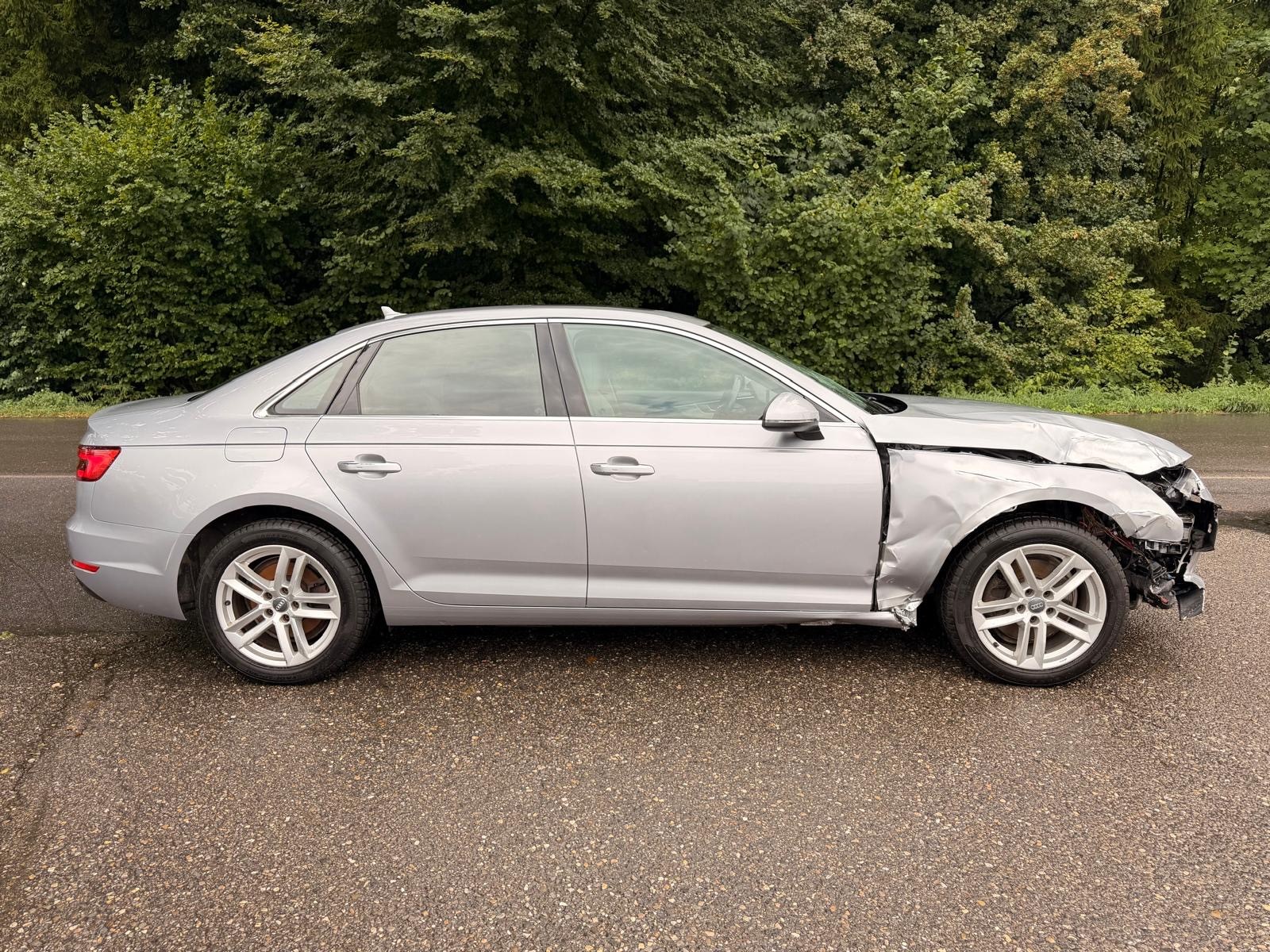 AUDI A4 Limousine 2.0 TFSI Design-image-5