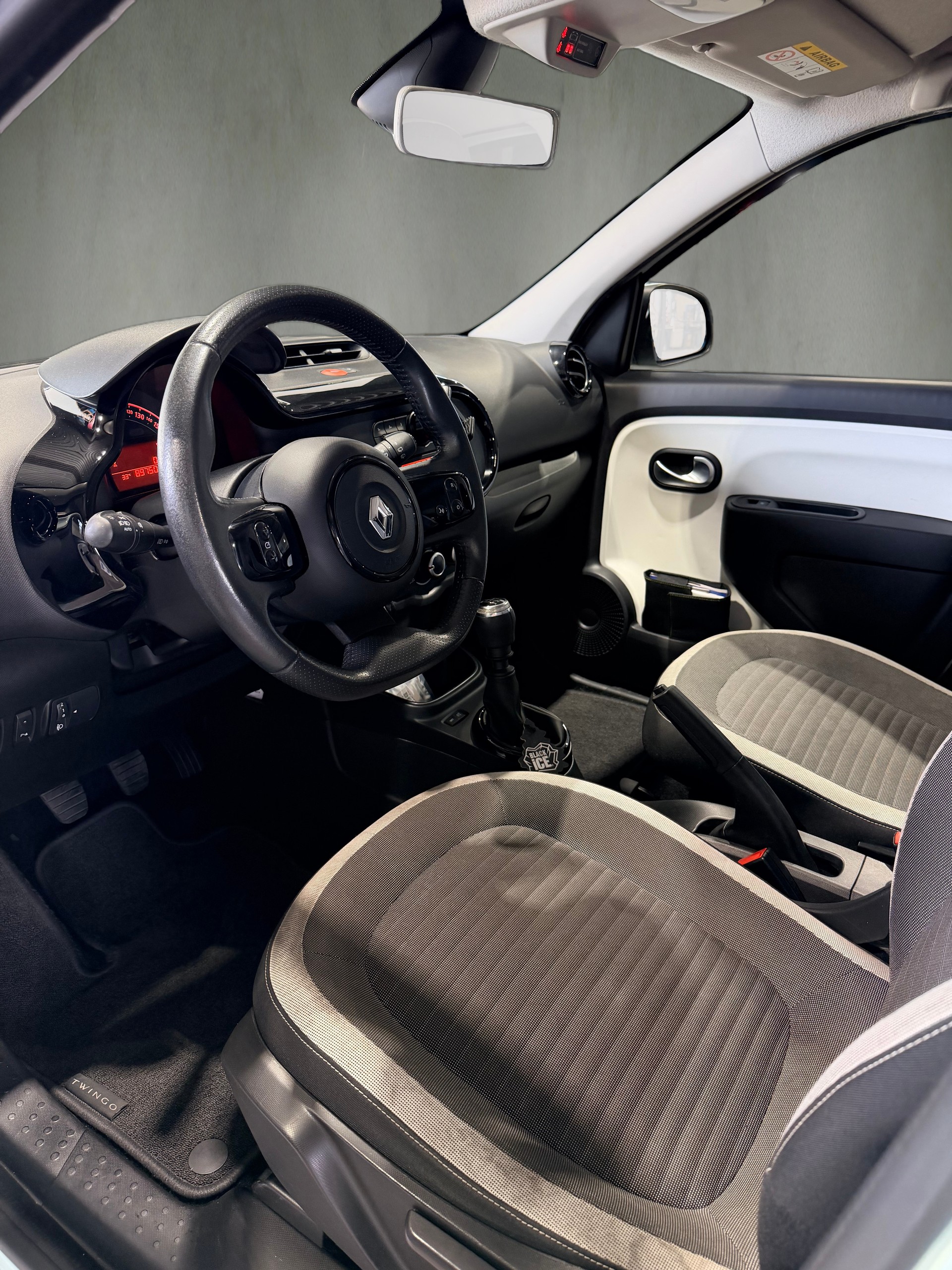 RENAULT Twingo TCe 95 Zen-image-5