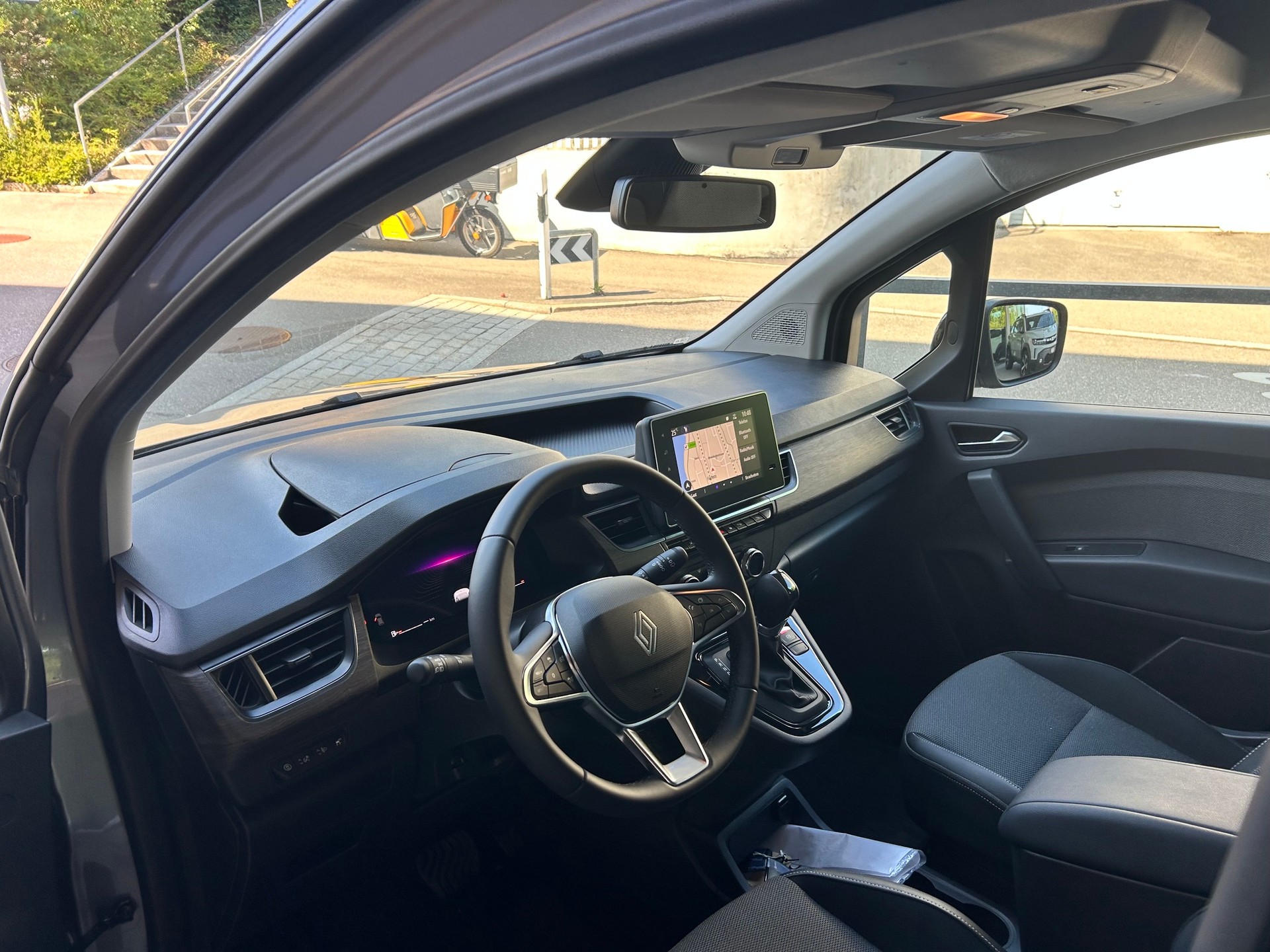 RENAULT Kangoo 1.3 TCe 130 PF Techno EDC-image-3
