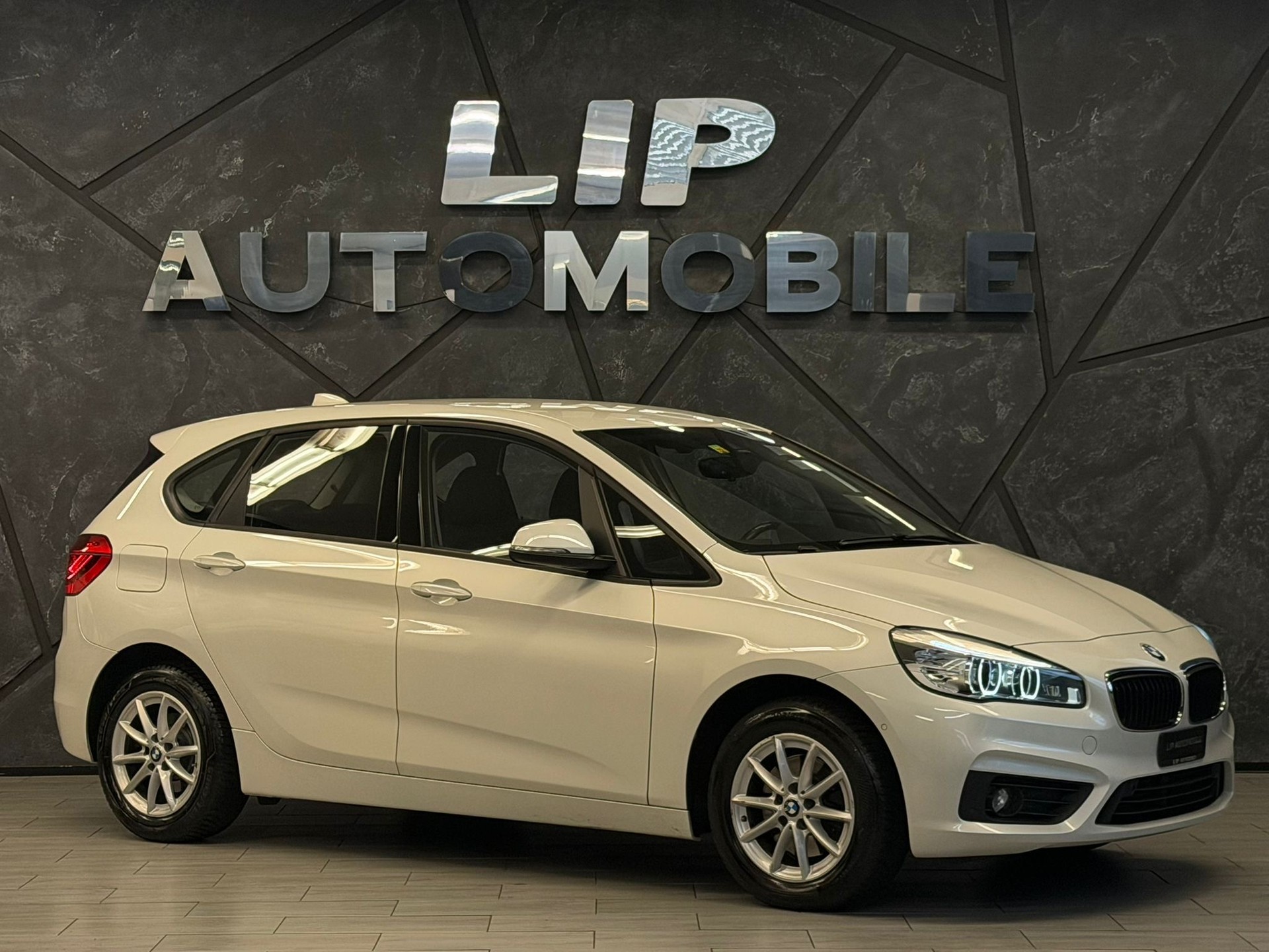 BMW 220d xDrive Active Tourer Steptronic-showroom-element-2