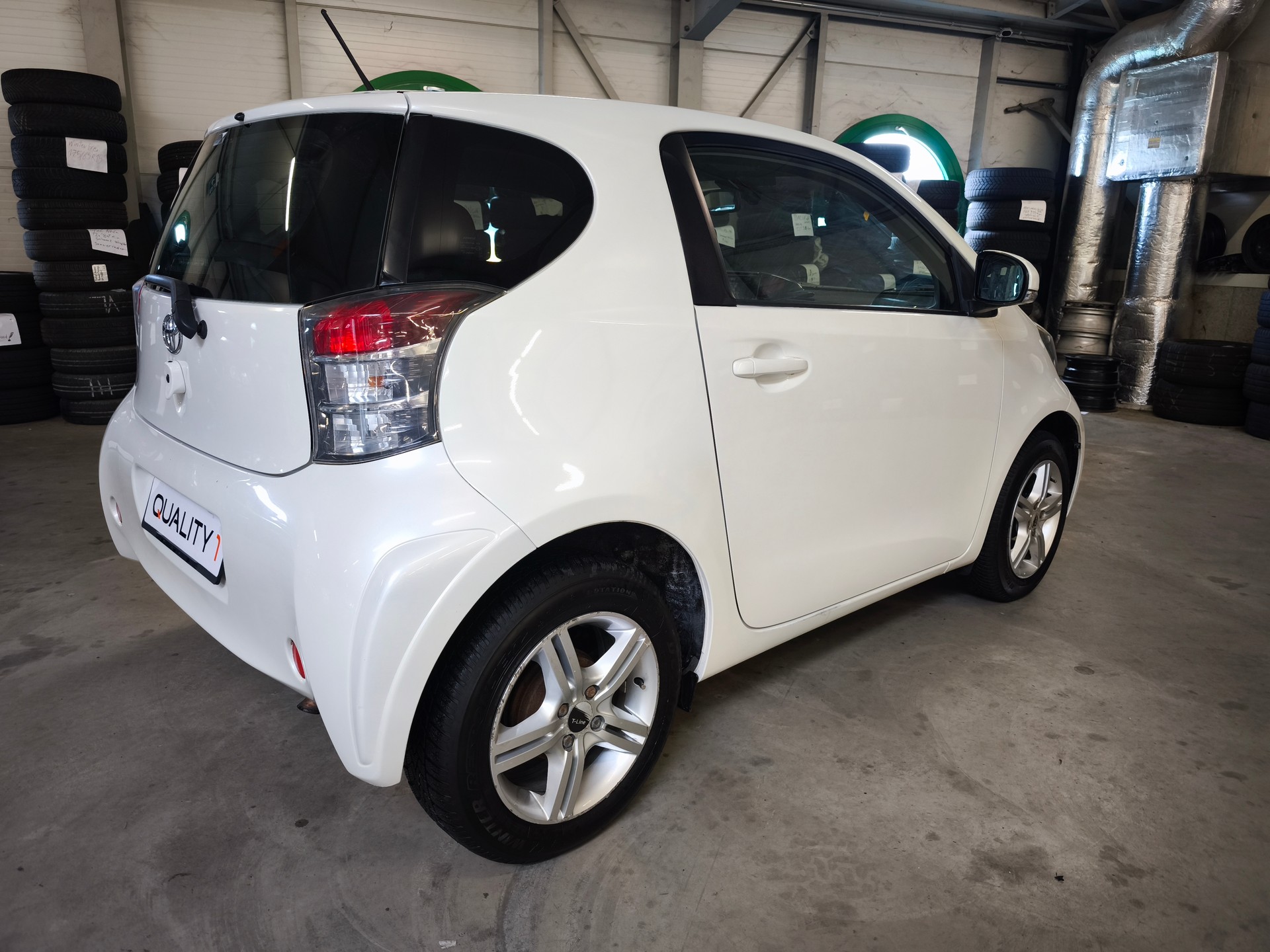 TOYOTA iQ 1.0 VVT-i Linea Sol Multidrive-image-2