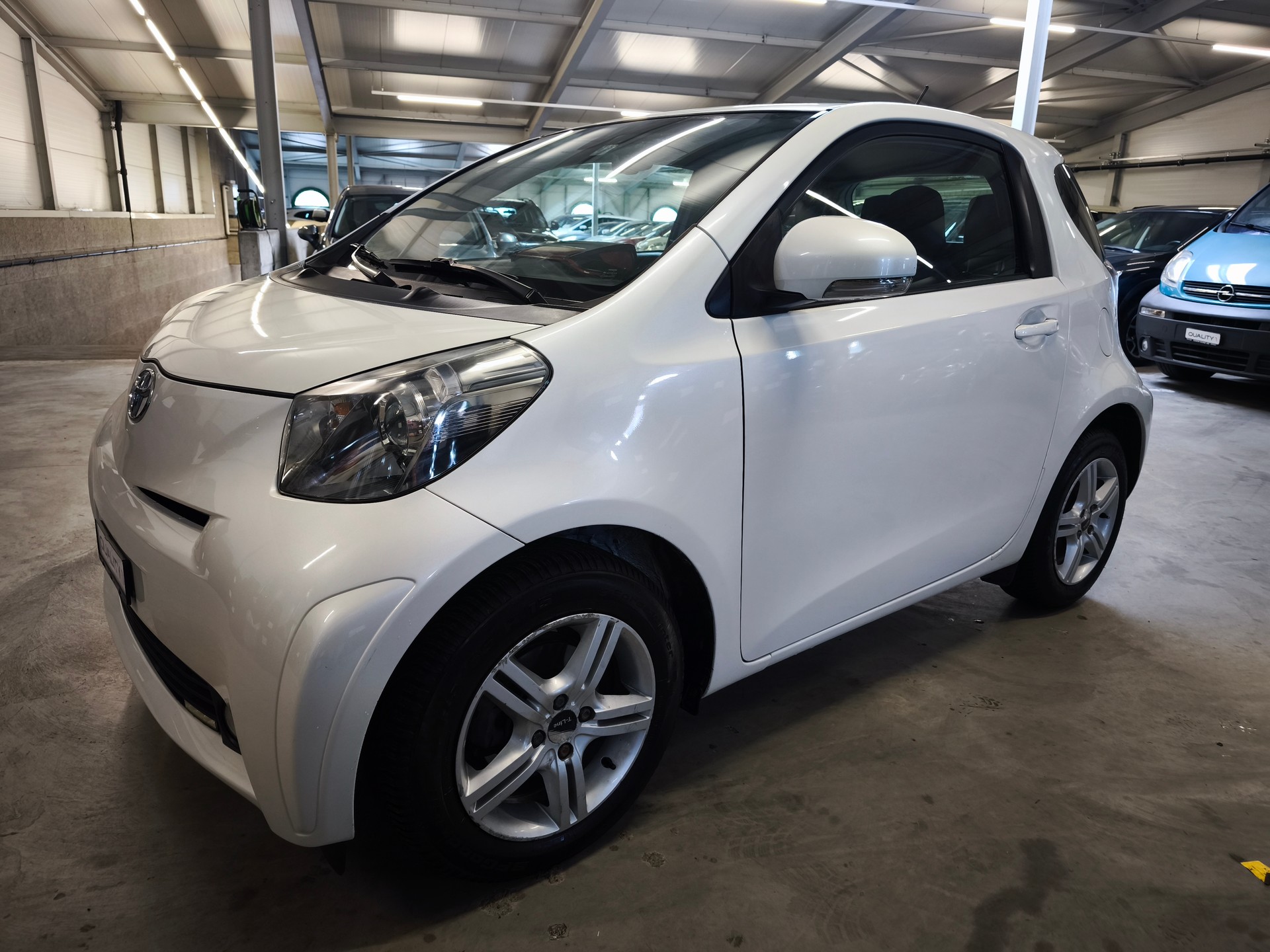 TOYOTA iQ 1.0 VVT-i Linea Sol Multidrive-image-5