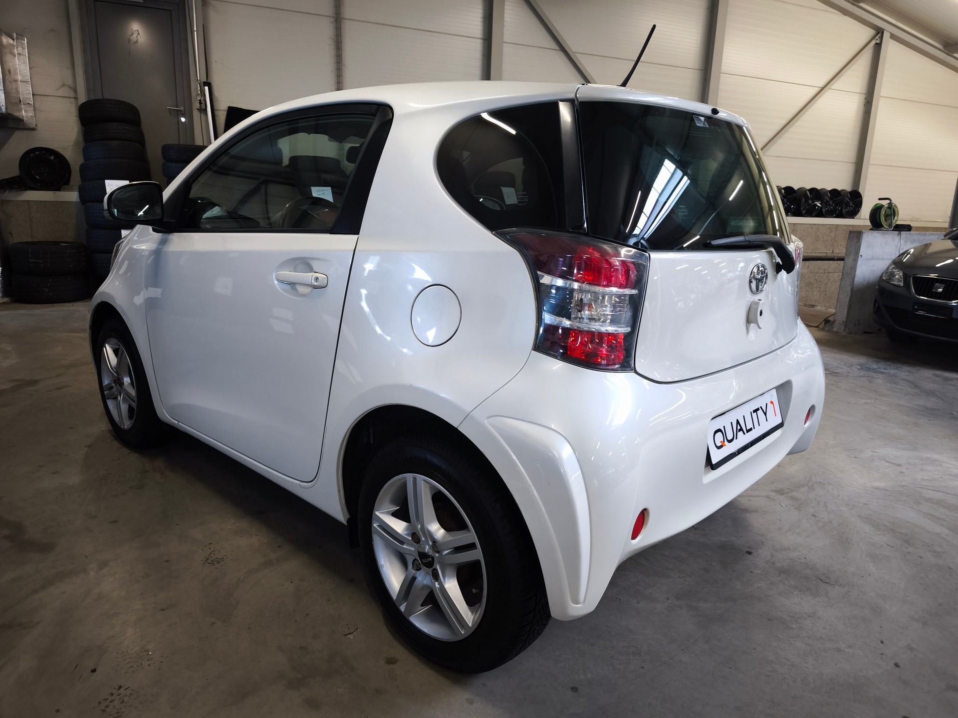 TOYOTA iQ 1.0 VVT-i Linea Sol Multidrive-image-4