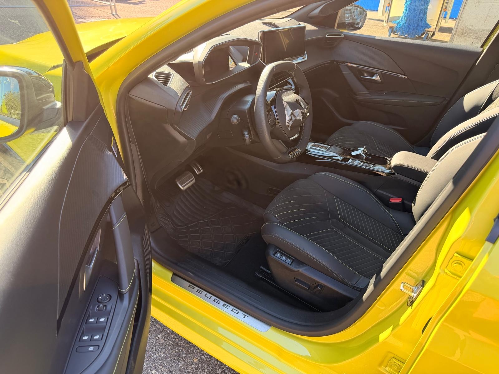 PEUGEOT 208 Elektrik 115kW GT-image-9