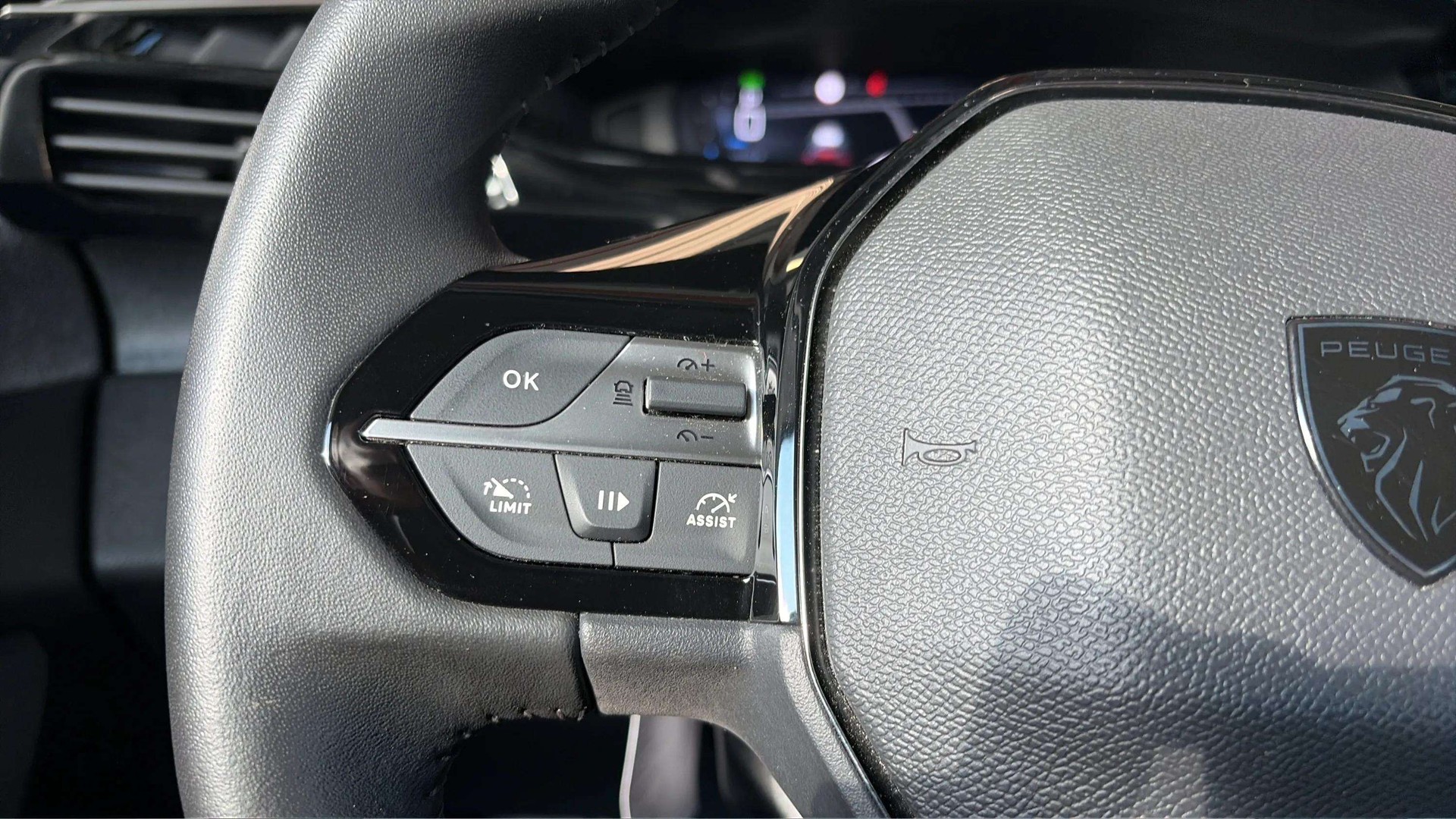PEUGEOT 308 SW 1.5 BlueHDI Allure EAT8-image-22