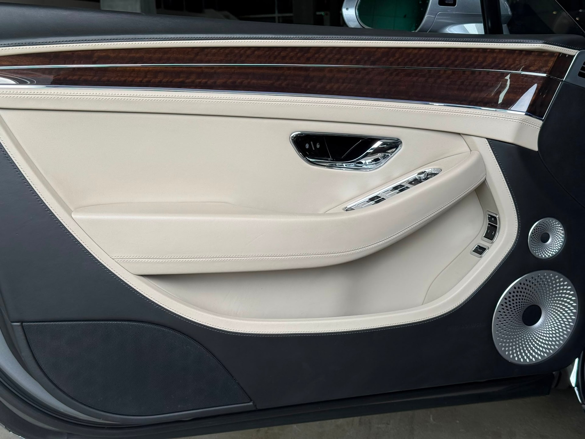 BENTLEY Continental GT 6.0 W12-image-5