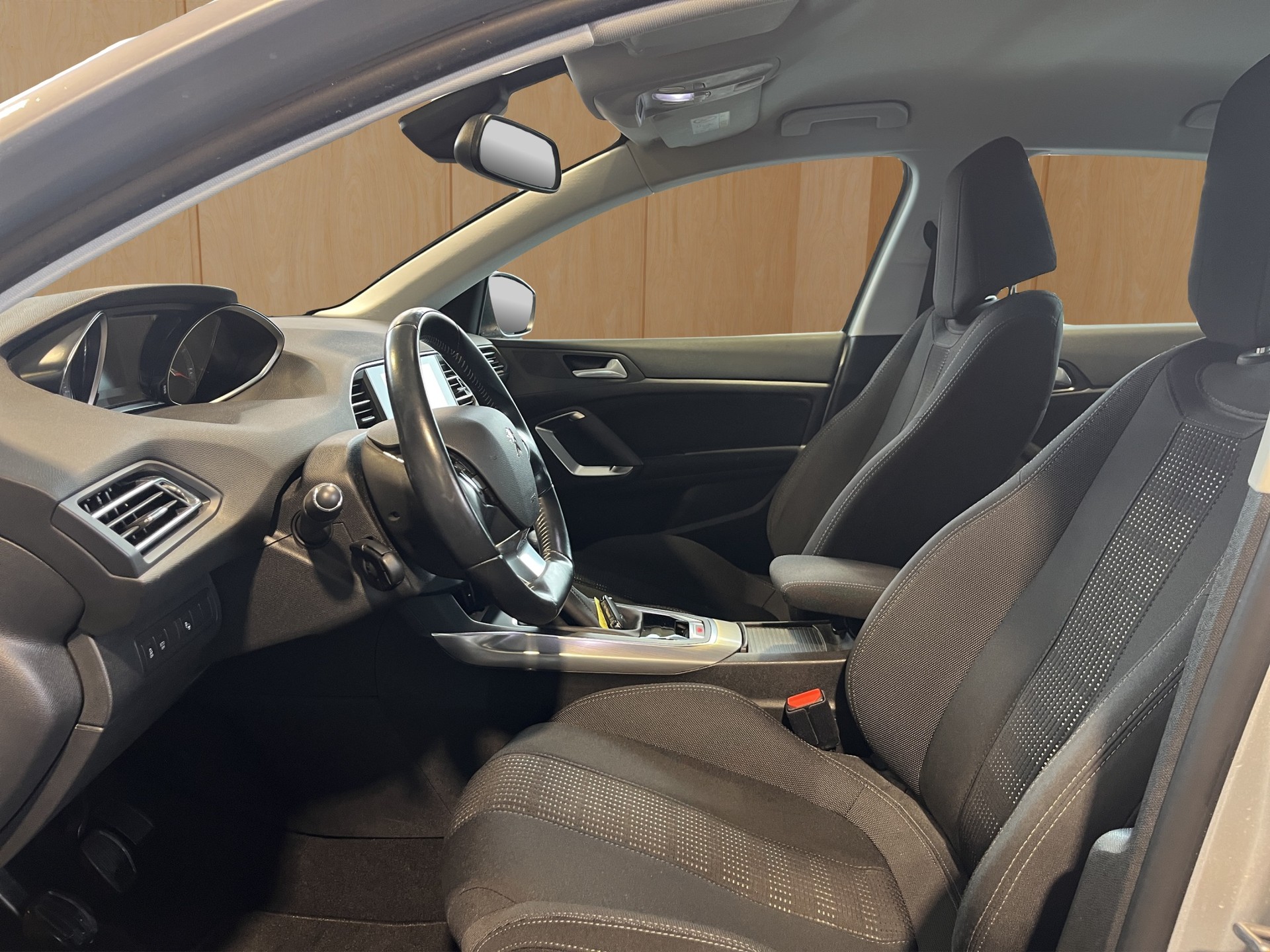 PEUGEOT 308 1.2 THP Allure-image-6