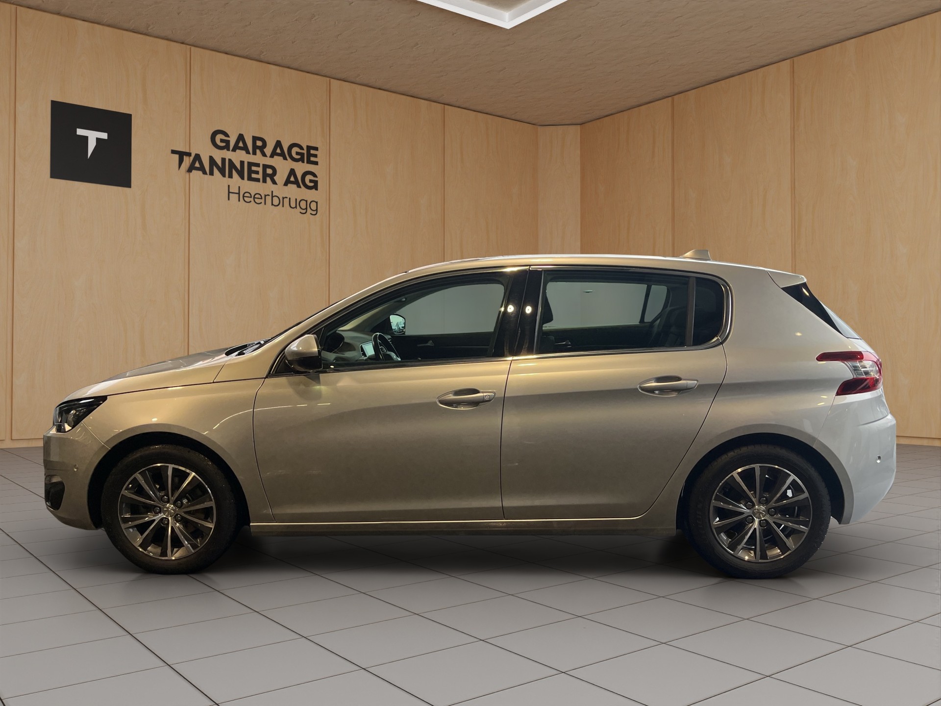 PEUGEOT 308 1.2 THP Allure-image-8