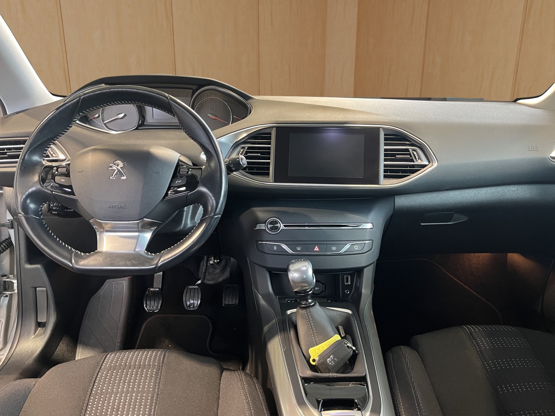 PEUGEOT 308 1.2 THP Allure-image-7