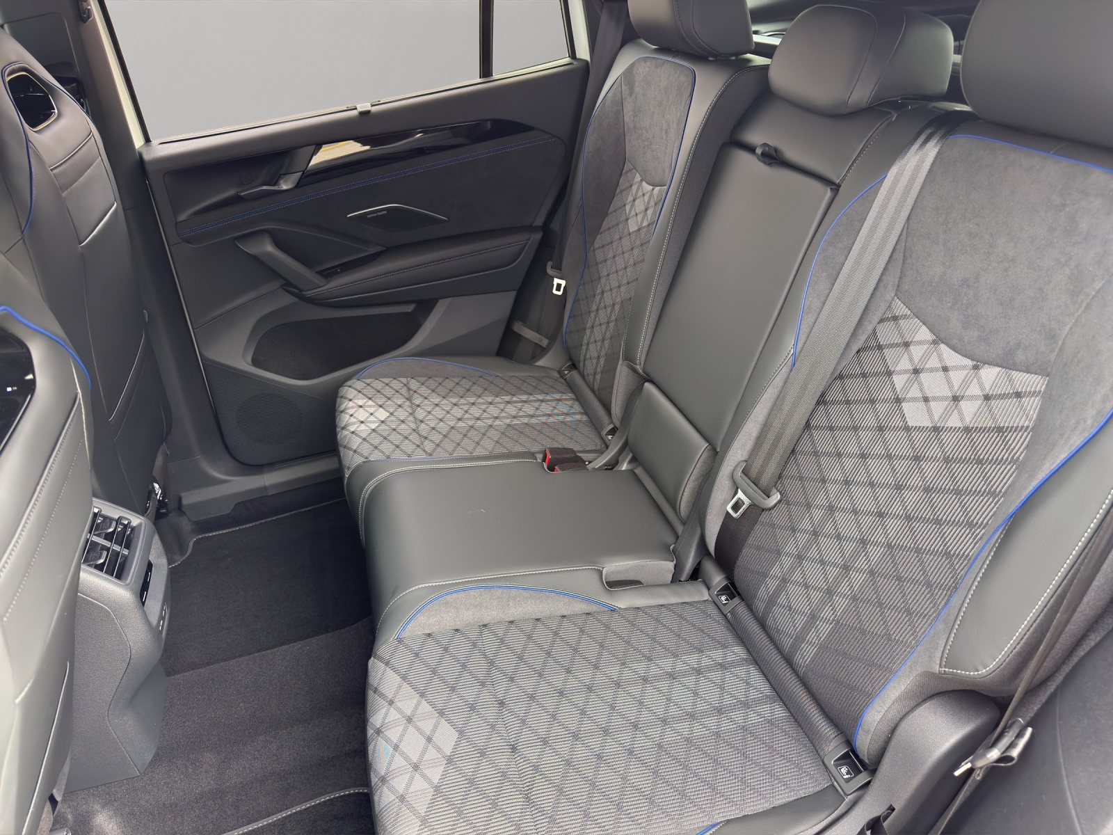 VW Tayron 1.5 TSI evo2 eHybrid R-Line DSG-image-15