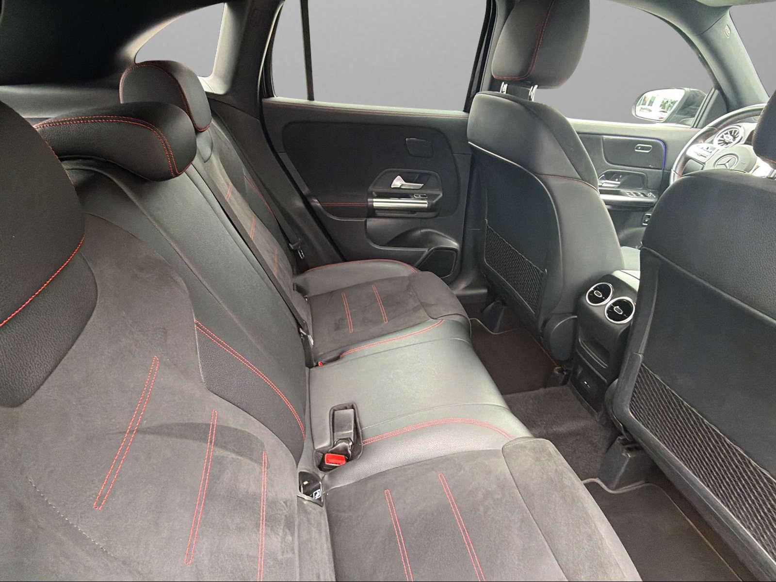 MERCEDES-BENZ GLA 250 AMG Line 4matic-image-8