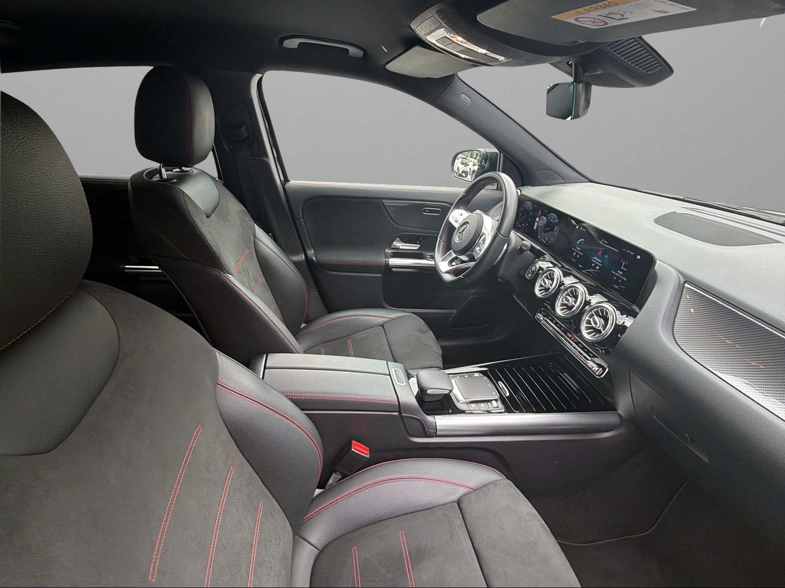 MERCEDES-BENZ GLA 250 AMG Line 4matic-image-6