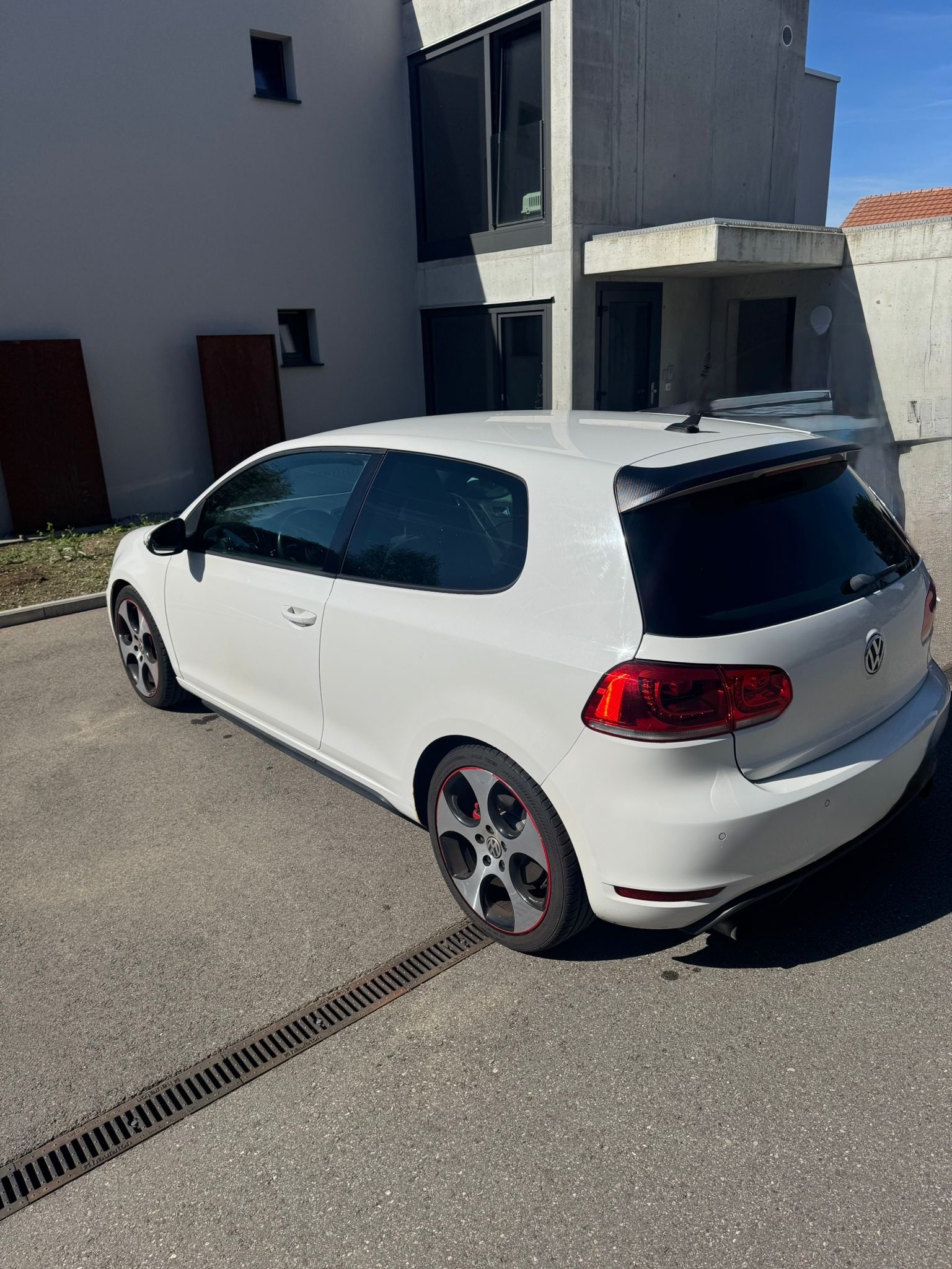 VW GTI-image-0