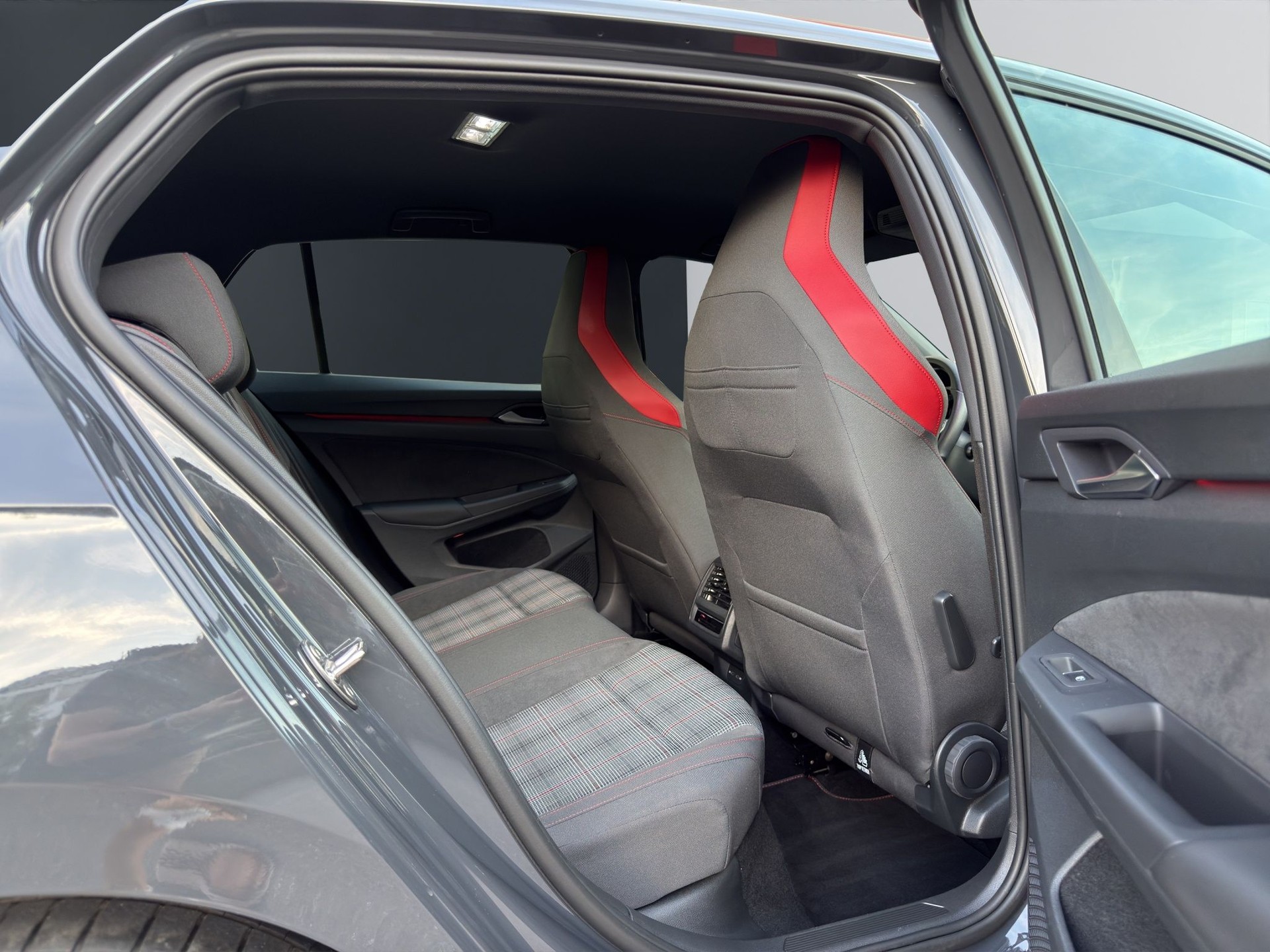 VW Golf 2.0 TSI GTI DSG-image-13