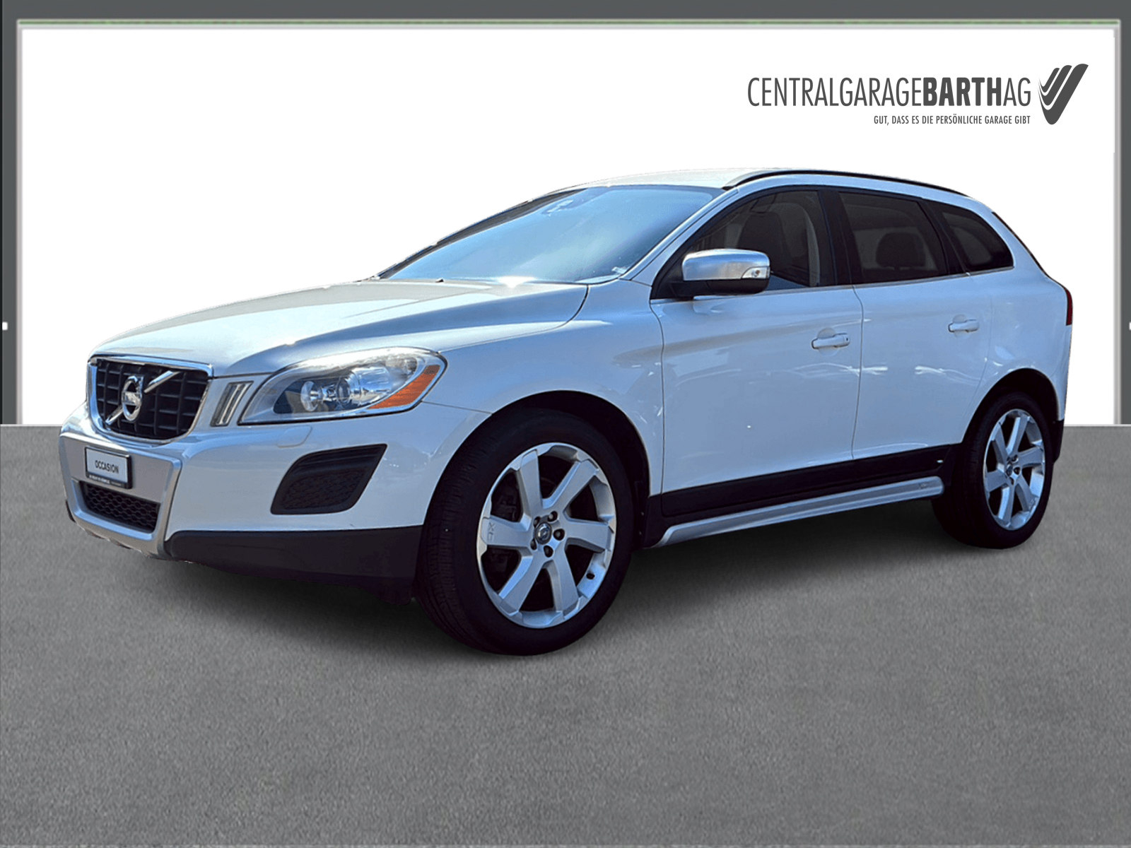 VOLVO XC60 2.4 D4 Momentum AWD-image-0