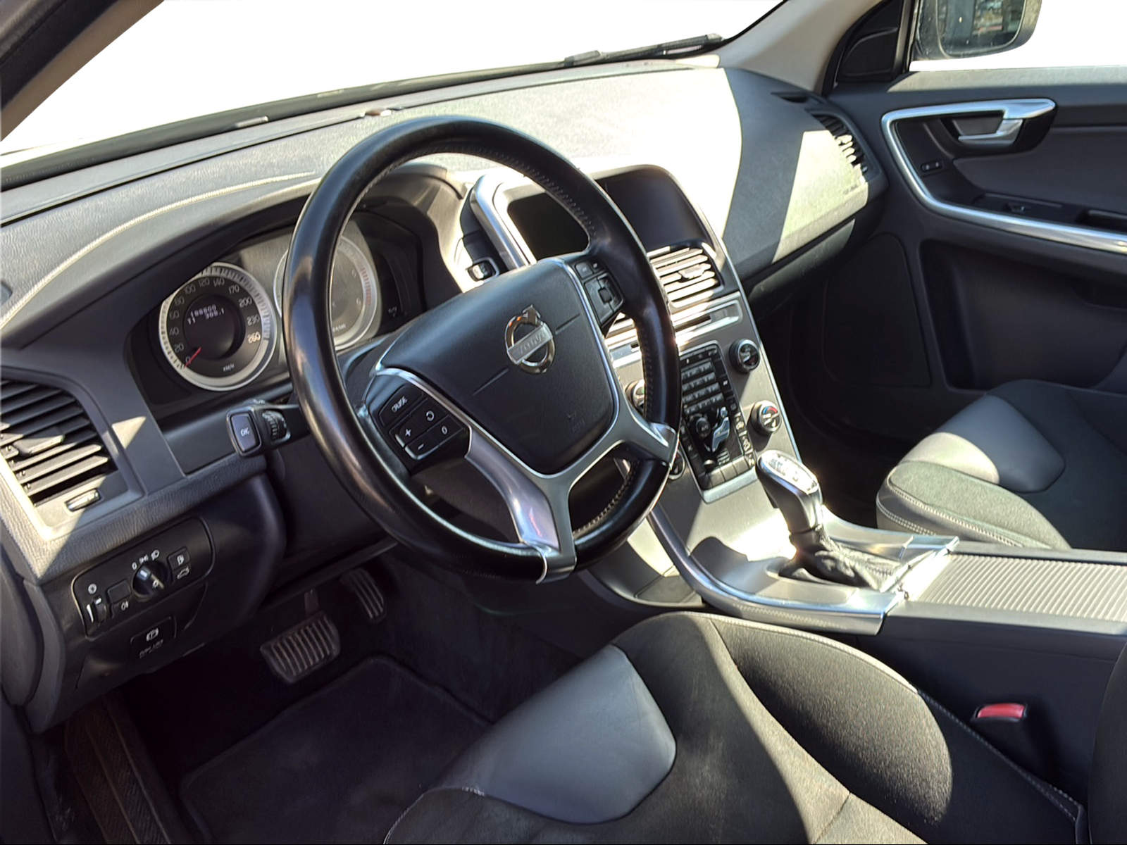 VOLVO XC60 2.4 D4 Momentum AWD-image-9