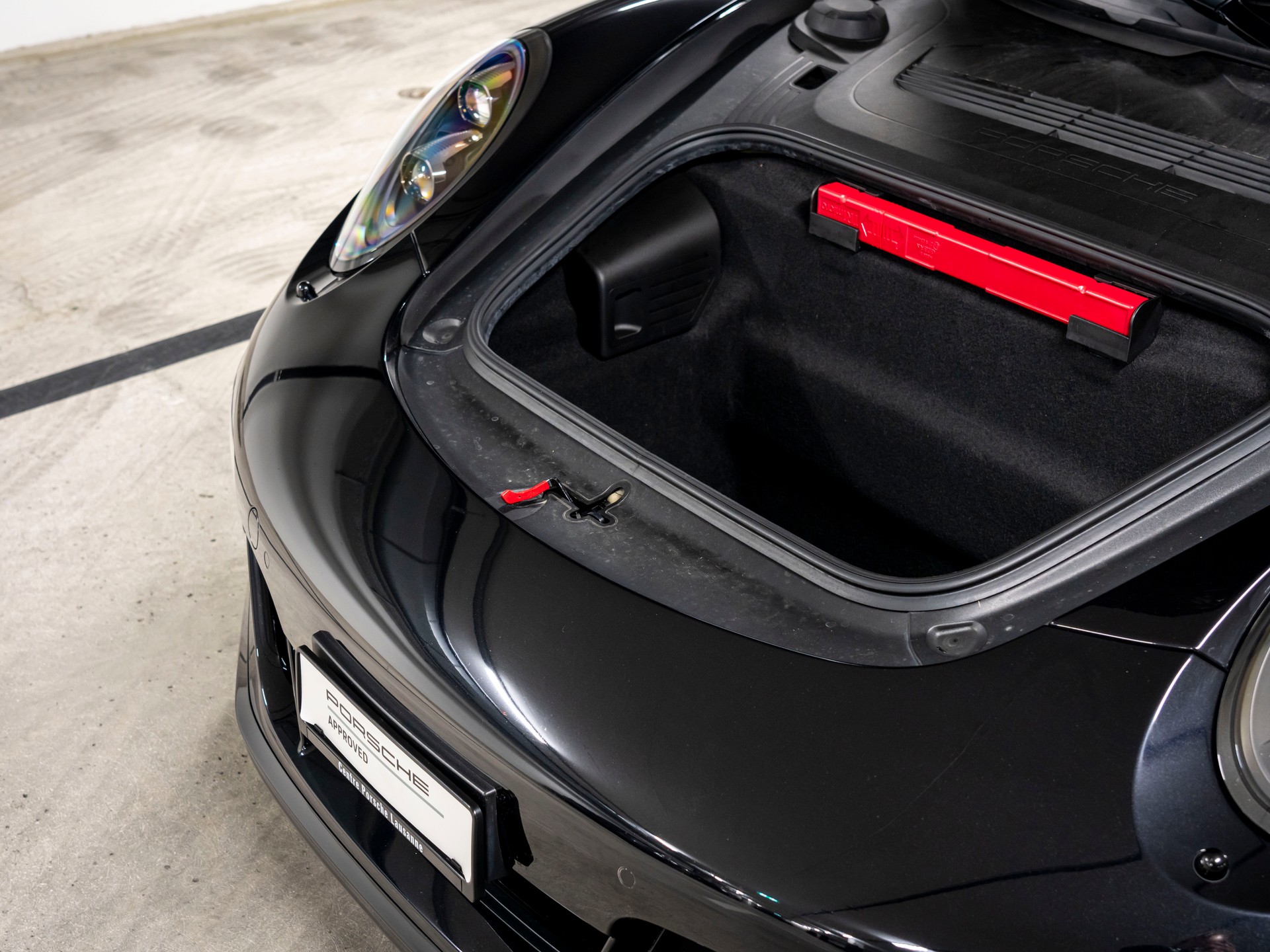 PORSCHE 911 Carrera 4 GTS PDK-image-9