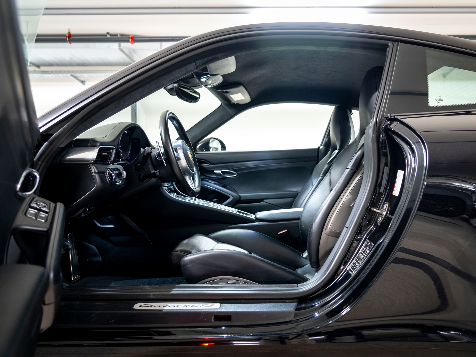 PORSCHE 911 Carrera 4 GTS PDK-image-17