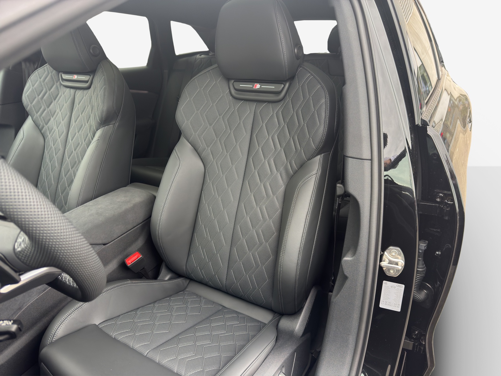 AUDI A6 Avant e-tron quattro-image-8