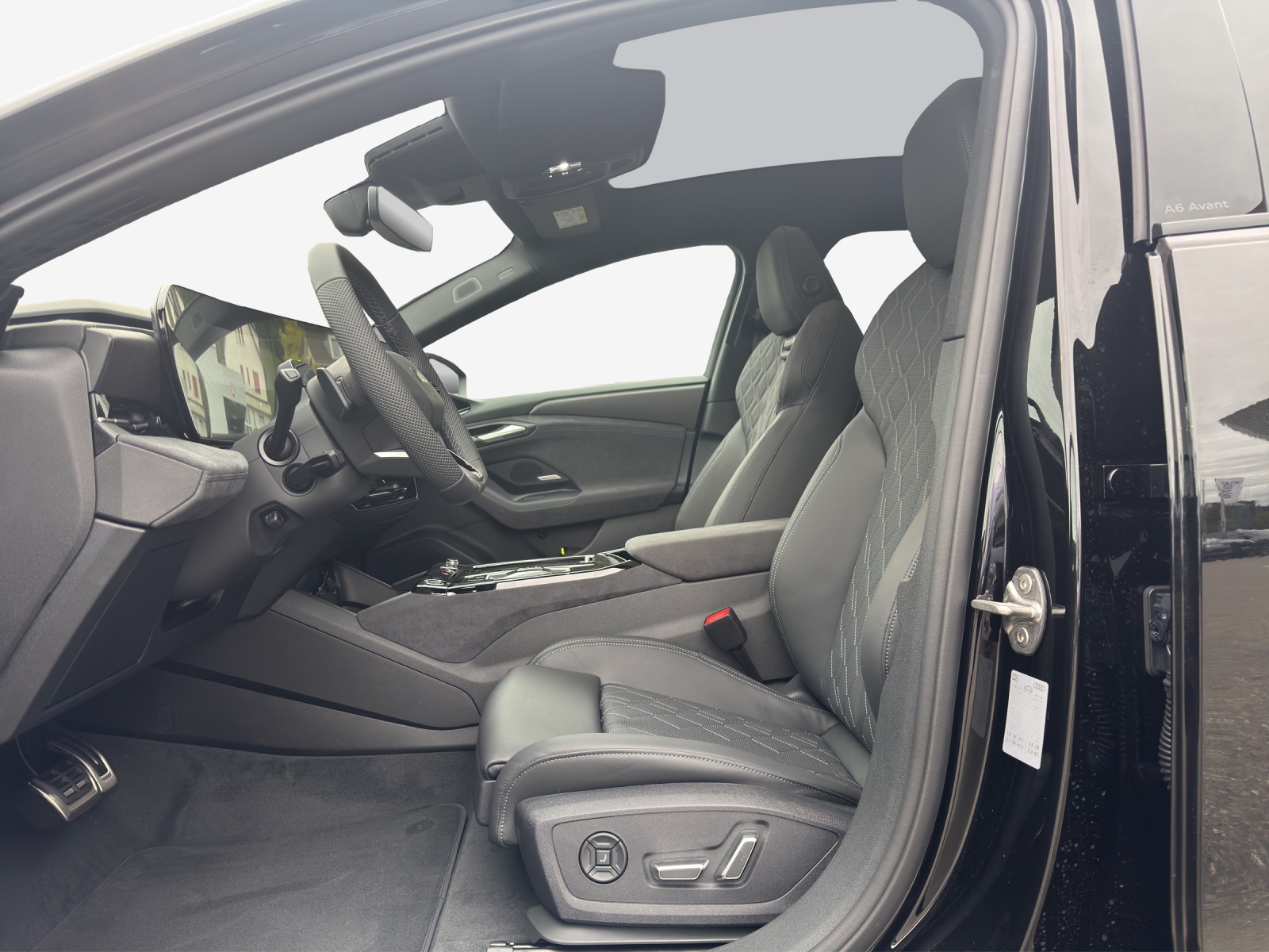 AUDI A6 Avant e-tron quattro-image-7
