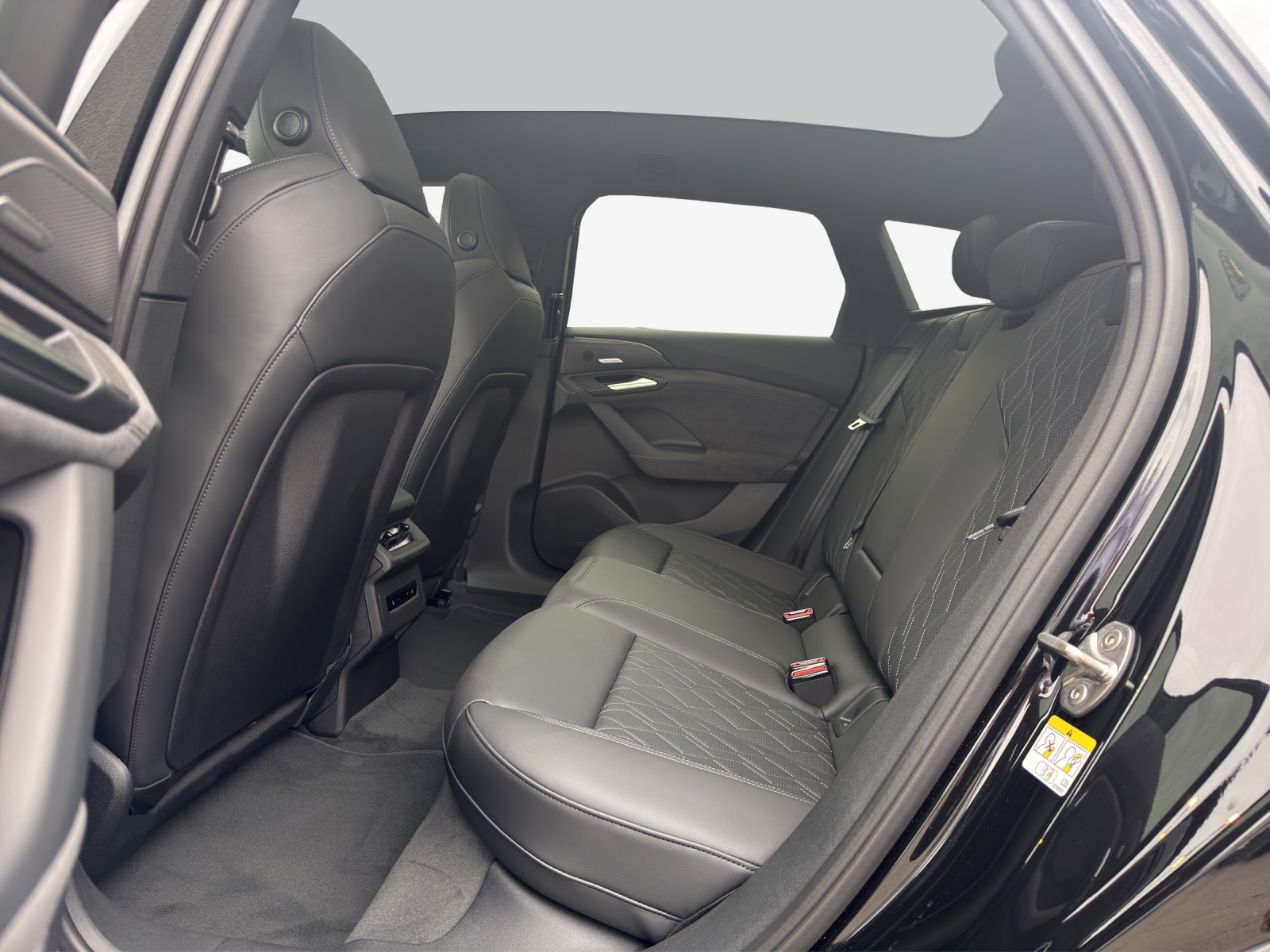 AUDI A6 Avant e-tron quattro-image-11