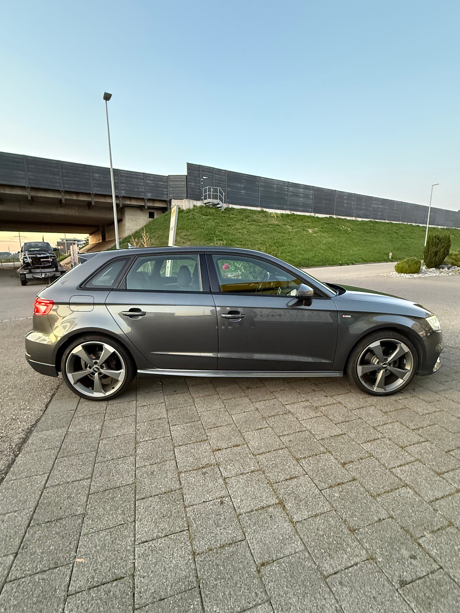 AUDI A3 Sportback 2.0 TFSI S tronic quattro-image-2