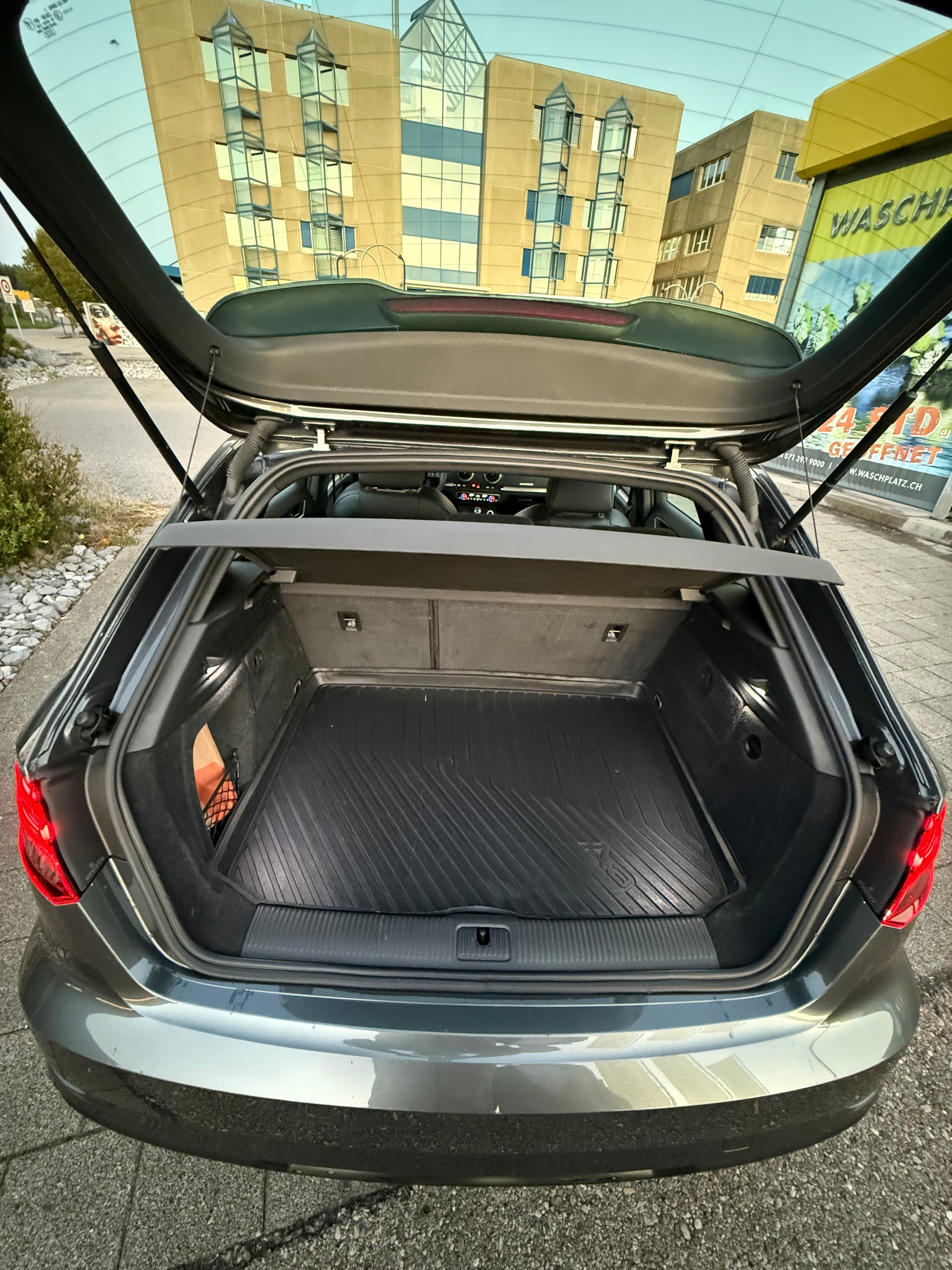 AUDI A3 Sportback 2.0 TFSI S tronic quattro-image-4