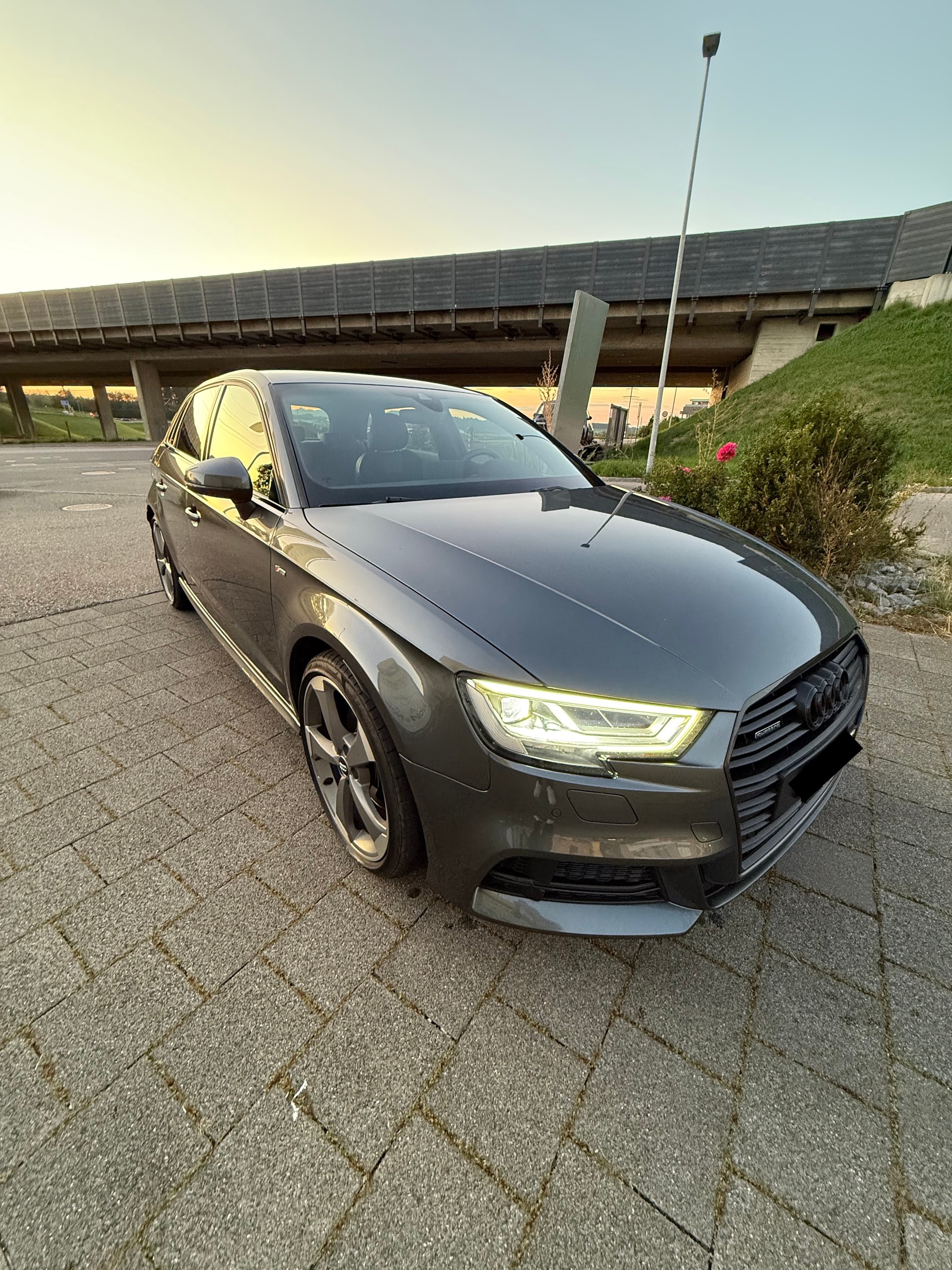 AUDI A3 Sportback 2.0 TFSI S tronic quattro-image-1