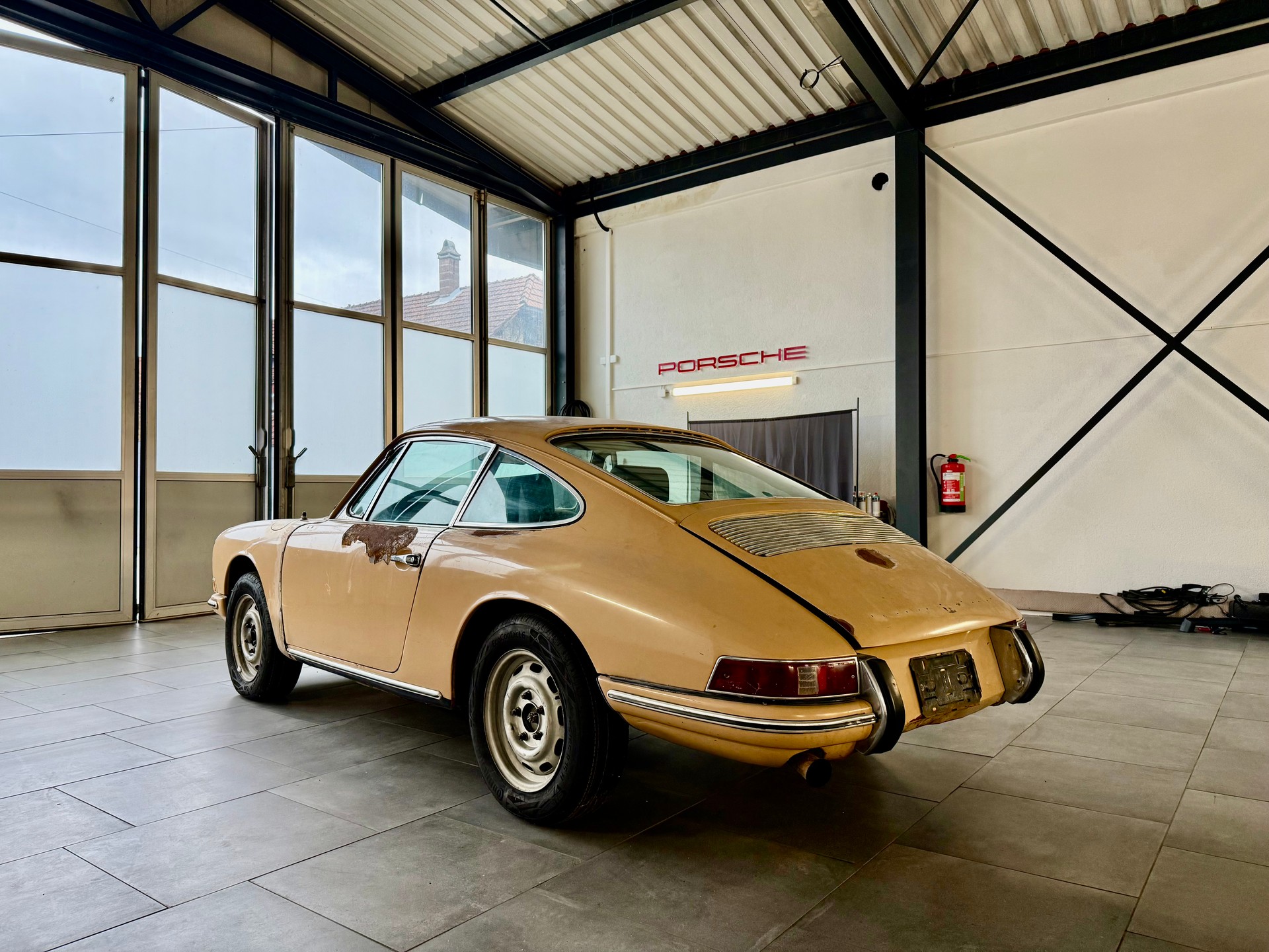 PORSCHE Coupé 1.6-image-1
